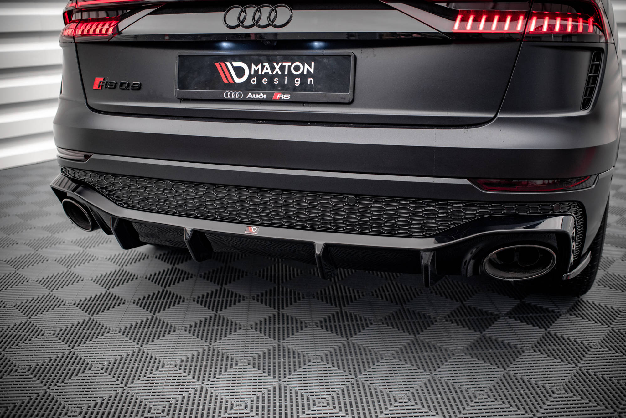 Street+ Heck Ansatz Diffusor passend für Audi RSQ8 Mk1 schwarz Hochglanz