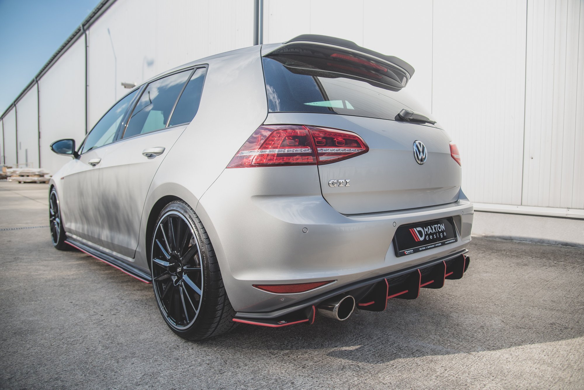 Street Pro Heck Ansatz Flaps V.1 L + R passend für VW Golf 7 GTI schwarz-rot