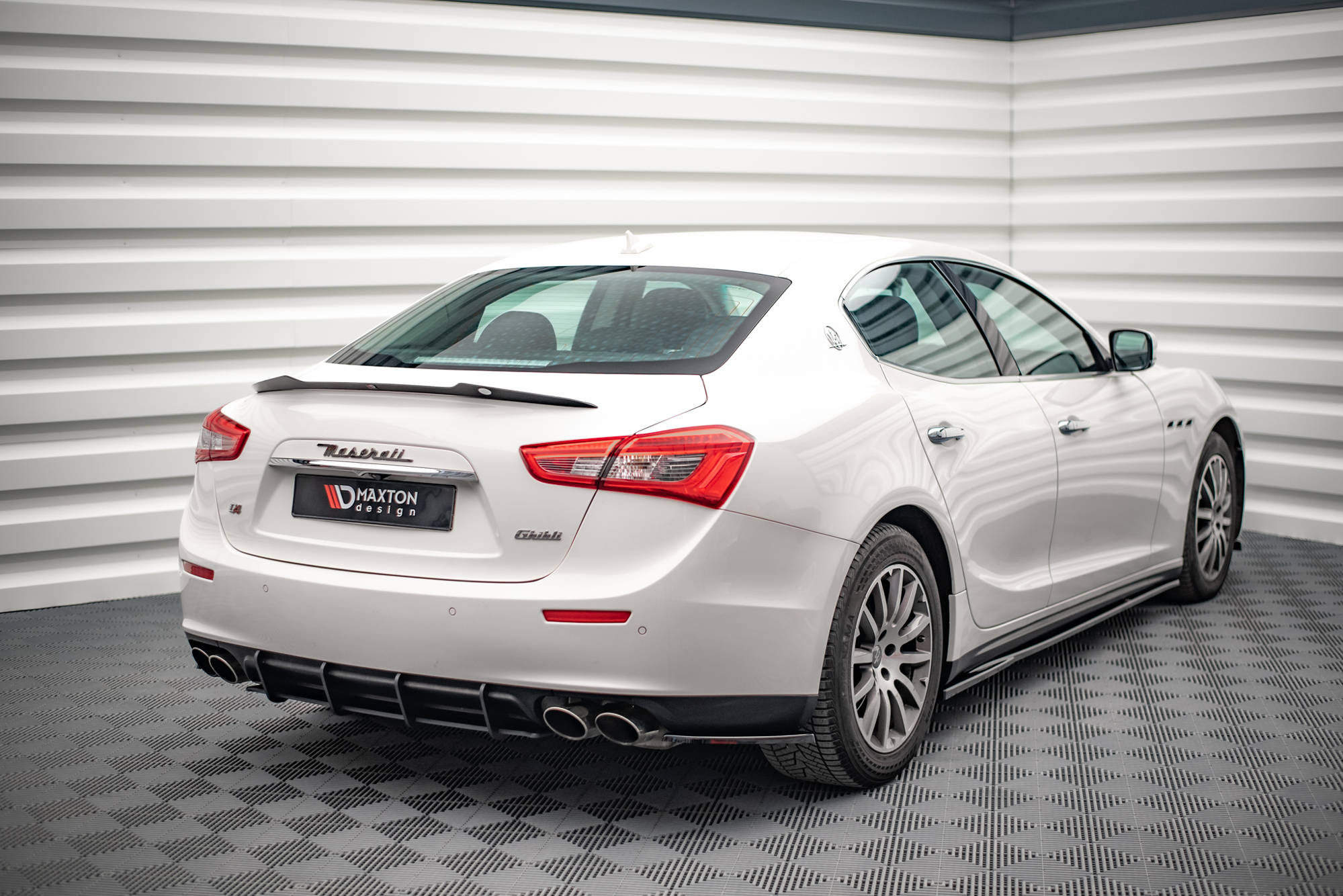 Diffusor Flaps passend für Maserati Ghibli Mk3 schwarz Hochglanz