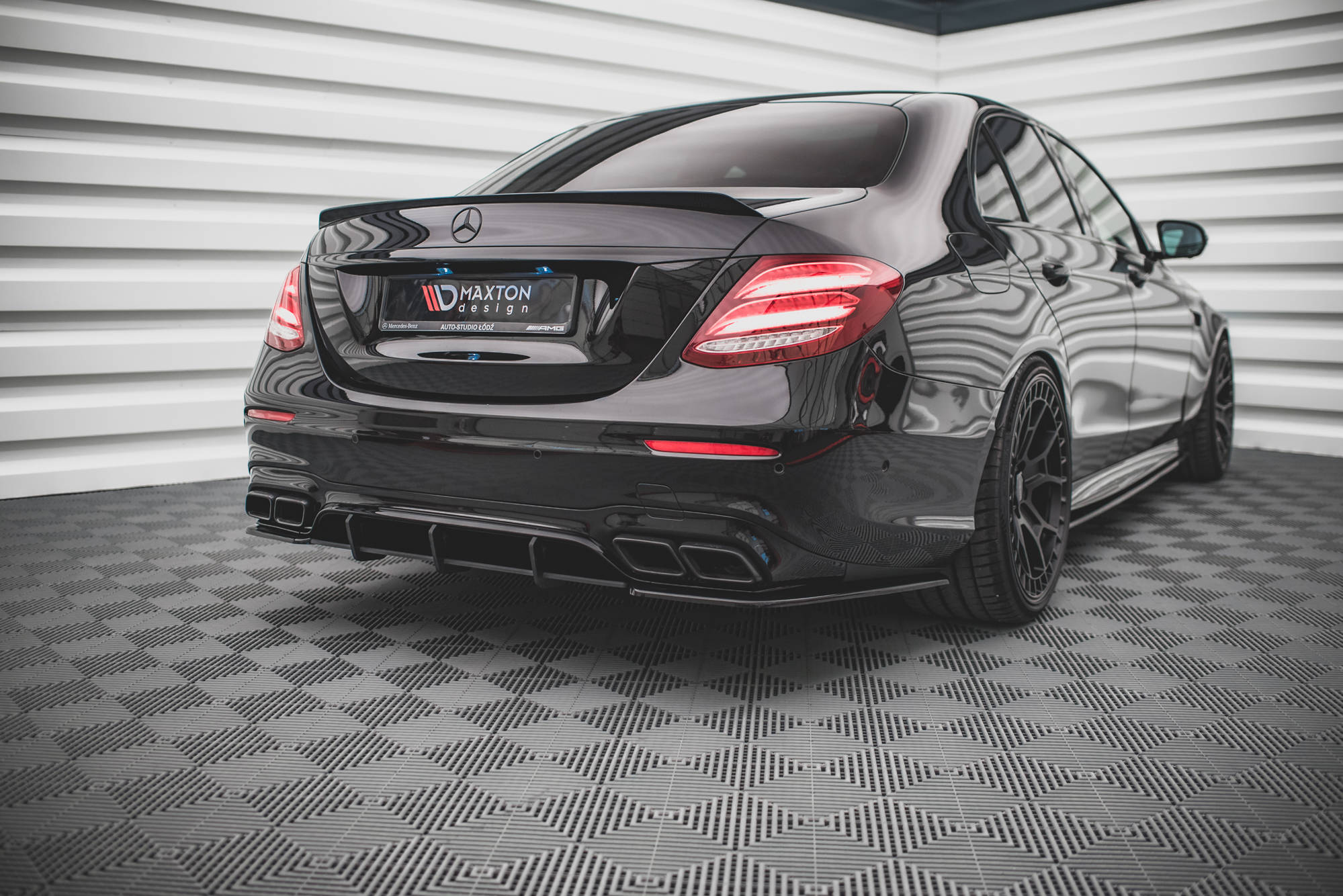 Street Pro Heckschürze Heck Ansatz Diffusor passend für Mercedes E63 AMG Kombi/Limo S213/W213 schwarz-rot