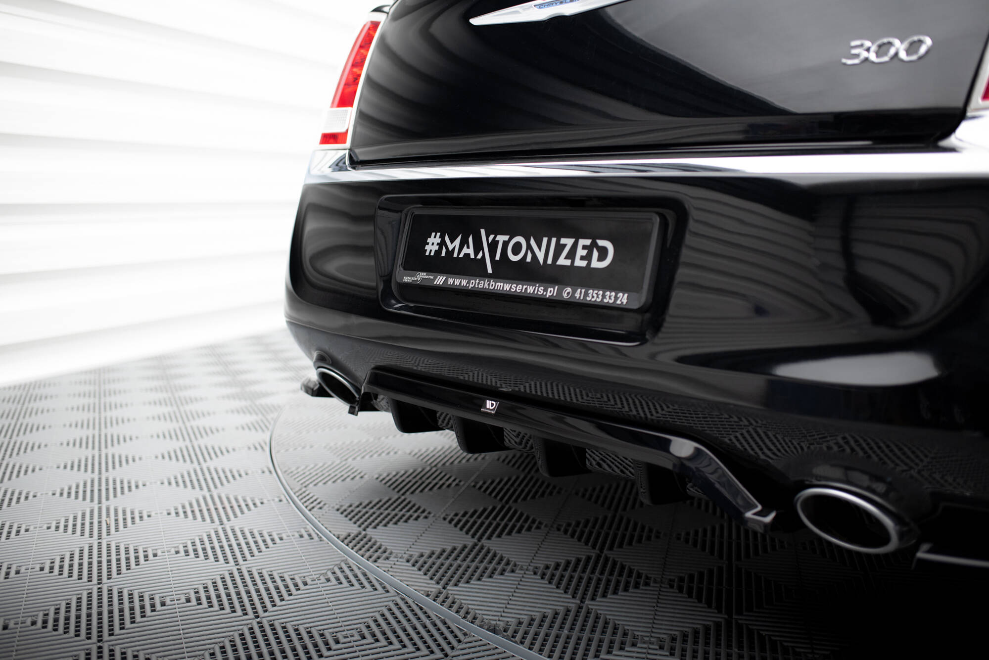 Diffusor Heckansatz passend für Chrysler 300 Mk2 schwarz Hochglanz