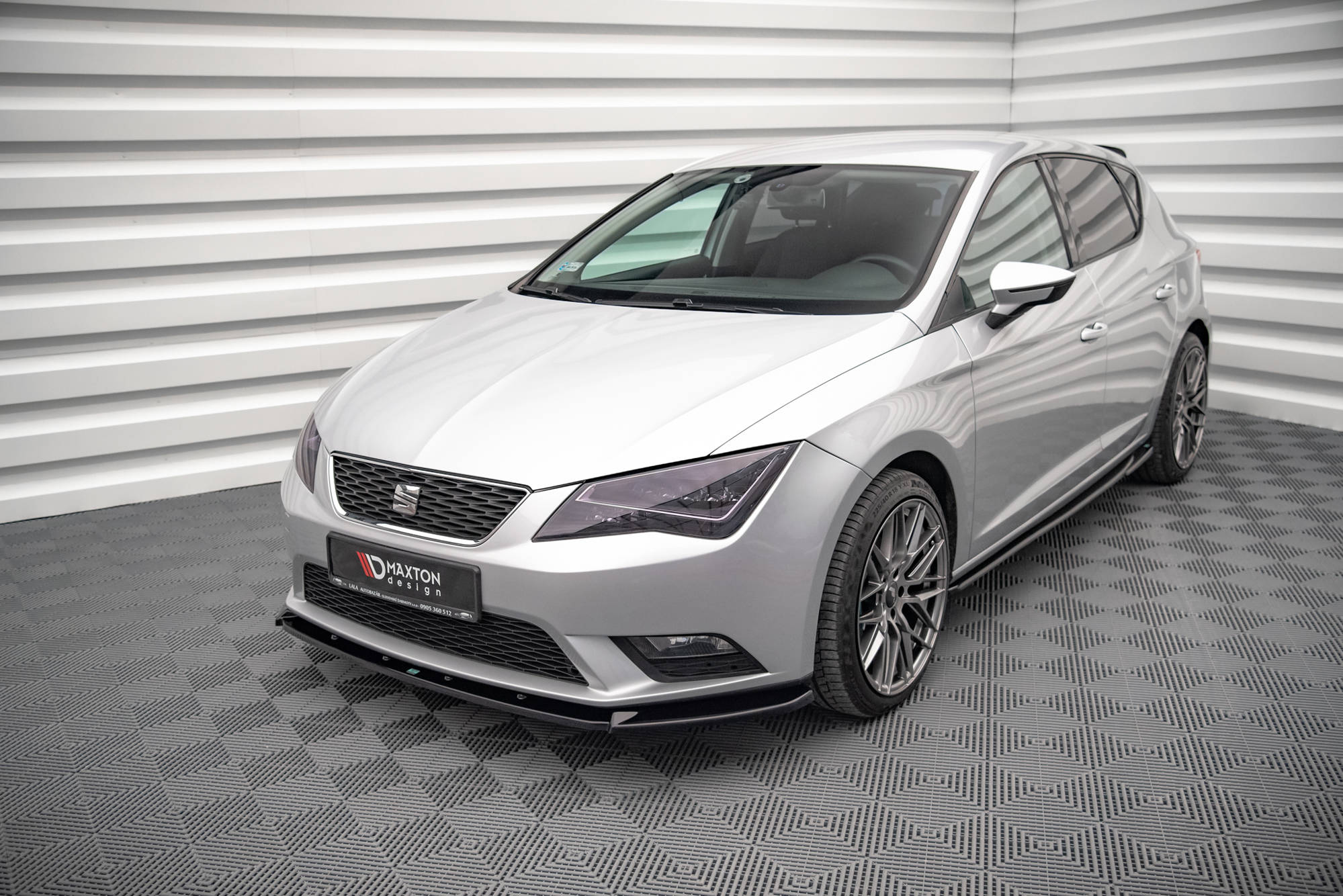 Street+ Spoilerlippe Front Ansatz V.1 passend für Seat Leon Mk3 schwarz Hochglanz