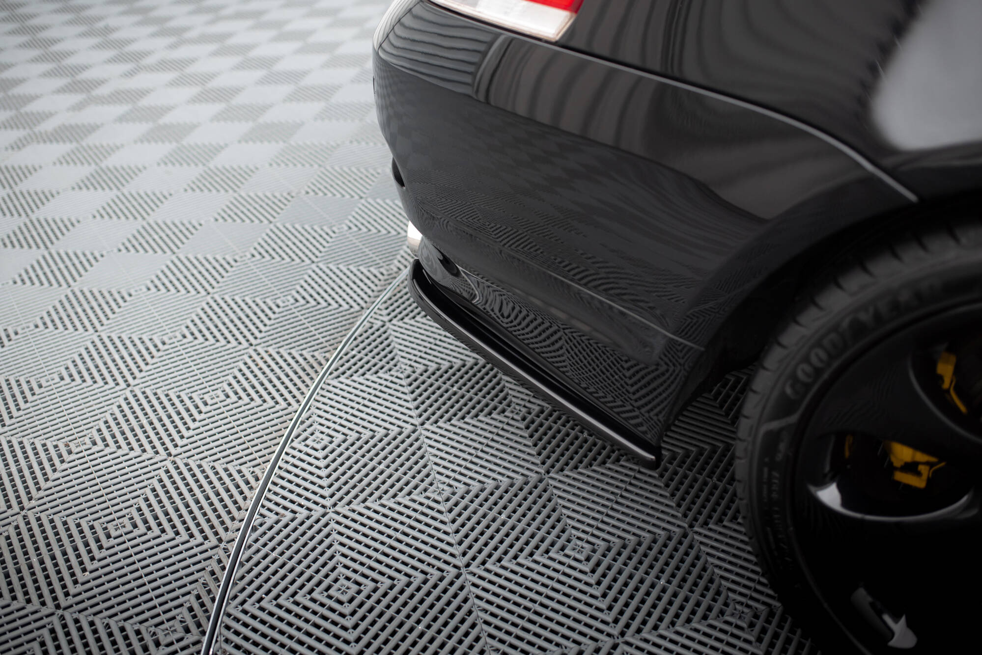 Heck Ansatz Flaps Diffusor für BMW 6er Coupe E63 / Cabrio E64 schwarz Hochglanz