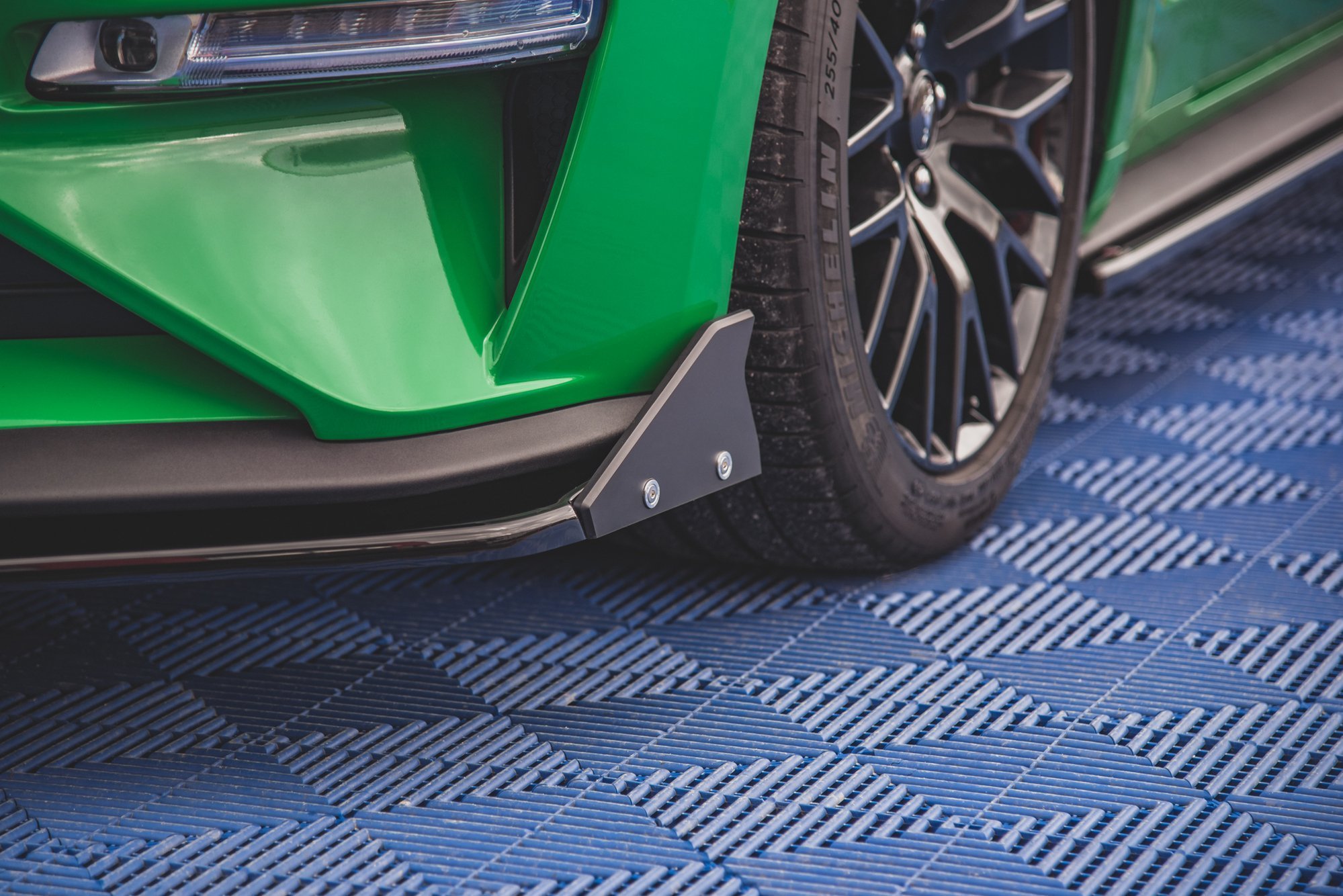 Street+ Spoilerlippe Front Ansatz V.1 + Flaps passend für Ford Mustang GT Mk6 FL