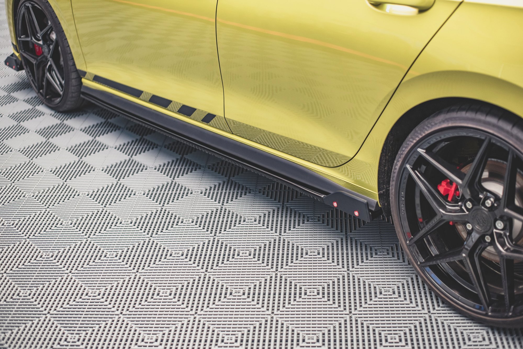 Street+ Seitenschweller Leisten V.2 + Flaps passend für VW Golf GTI / GTE / GTI Clubsport / GTD / R-Line Mk8