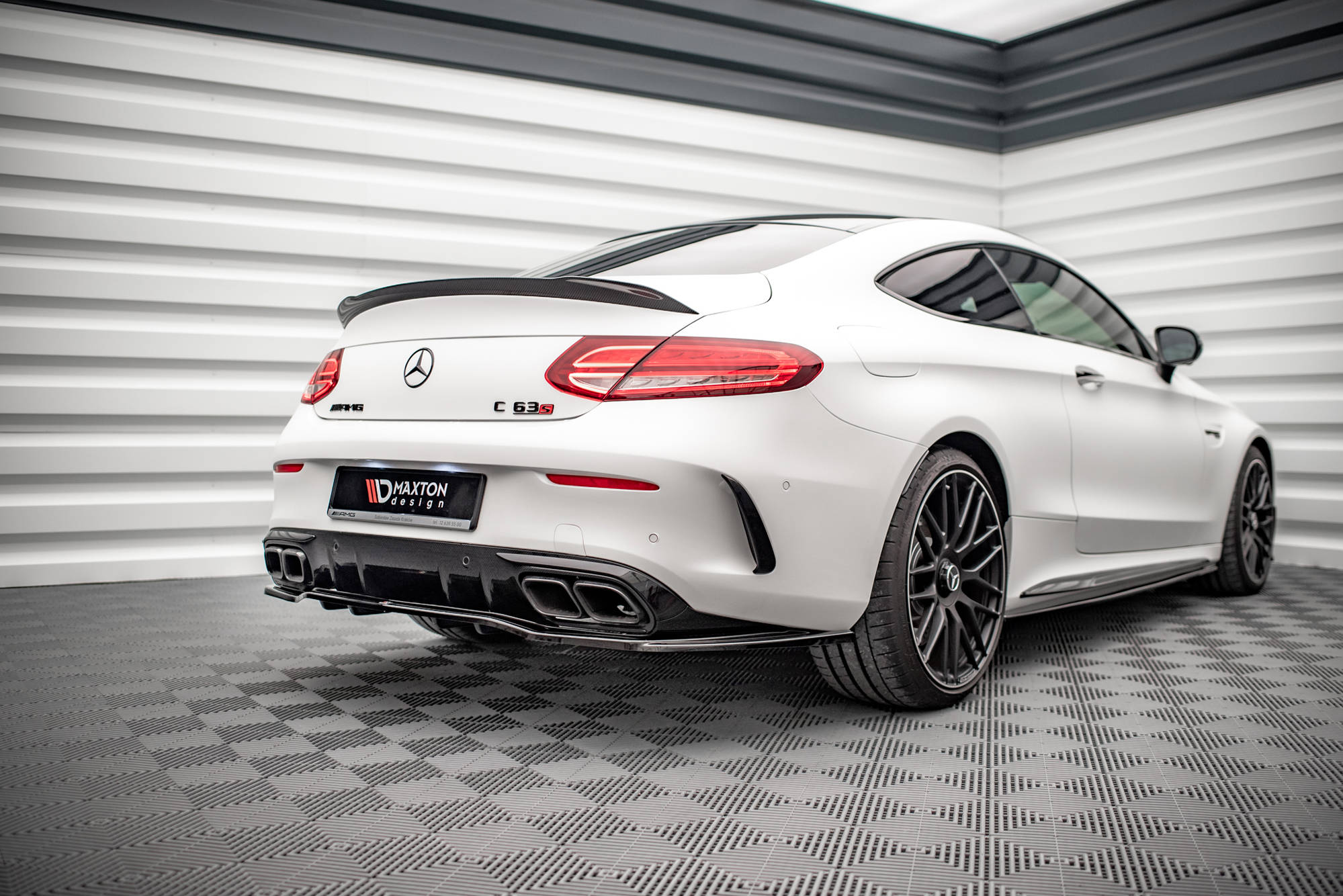 Street+ Mittlerer Diffusor RACE Heck Ansatz passend für Mercedes-AMG C 63 AMG Coupe AMG Aero Pack C205 FL schwarz Hochglanz