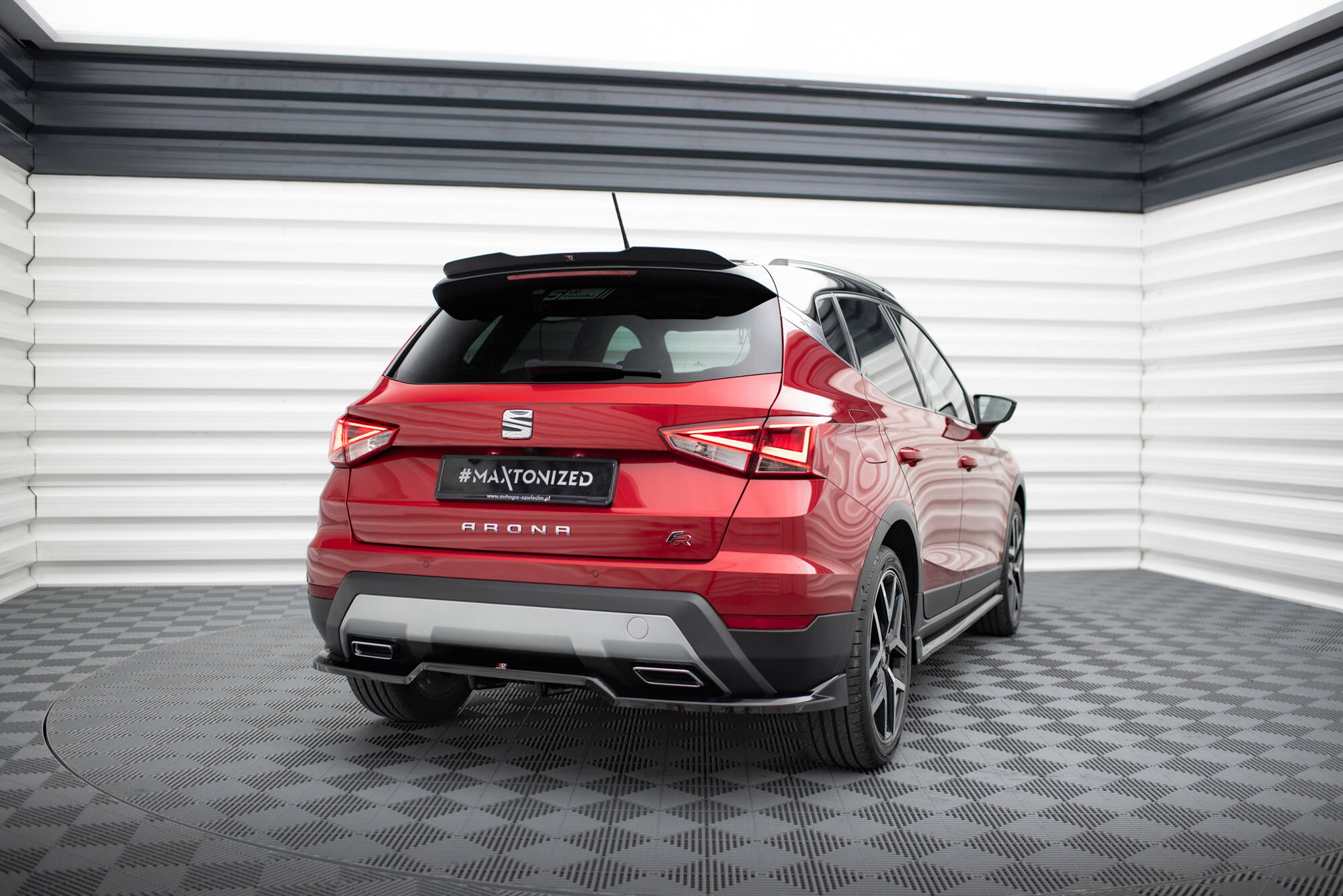 Street+ Mittlerer Diffusor RACE Heck Ansatz passend für Seat Arona FR Mk1 schwarz Hochglanz