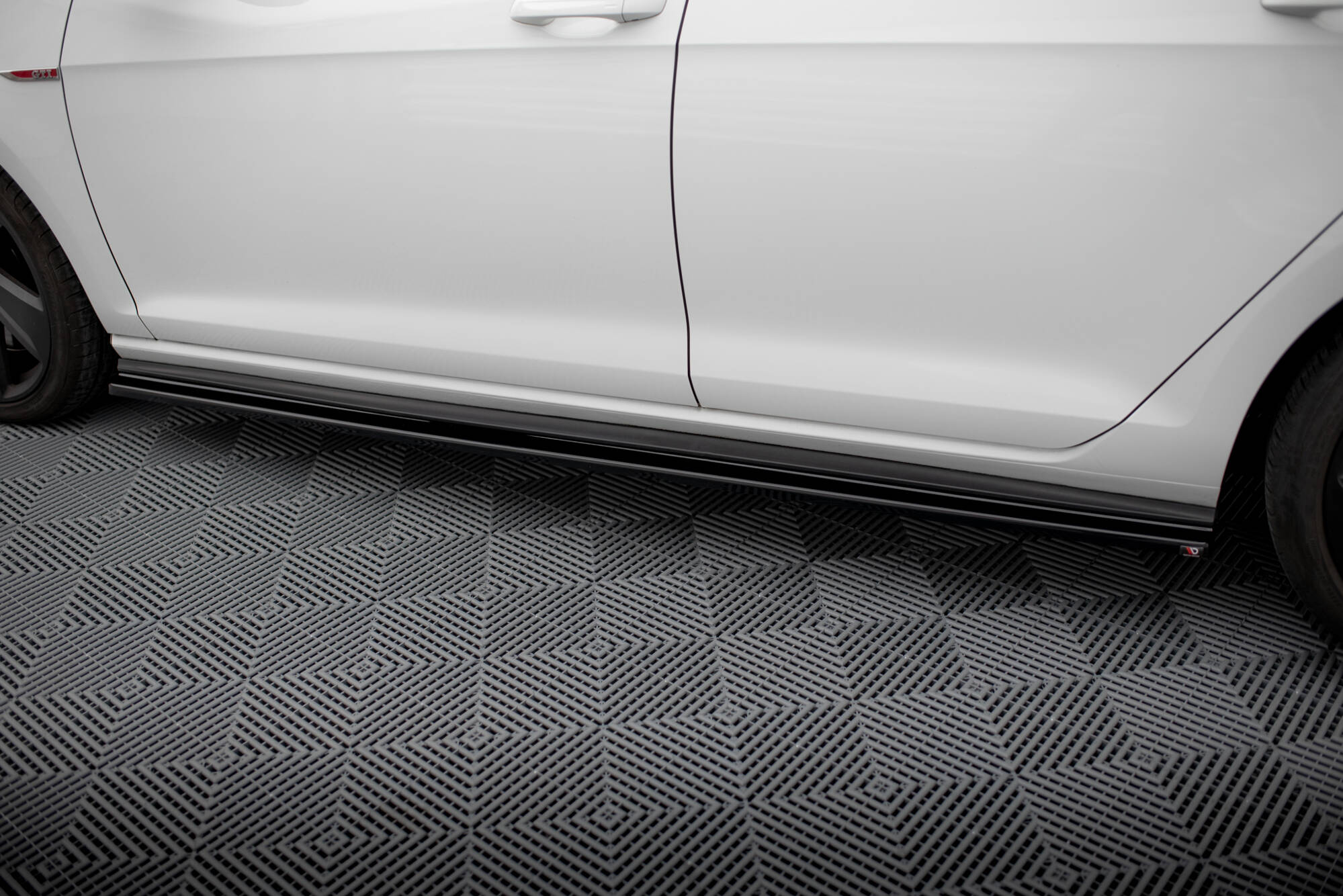 Street+ Seitenschweller Leisten passend für VW Golf GTI Mk7 / Mk7 FL breit schwarz Hochglanz