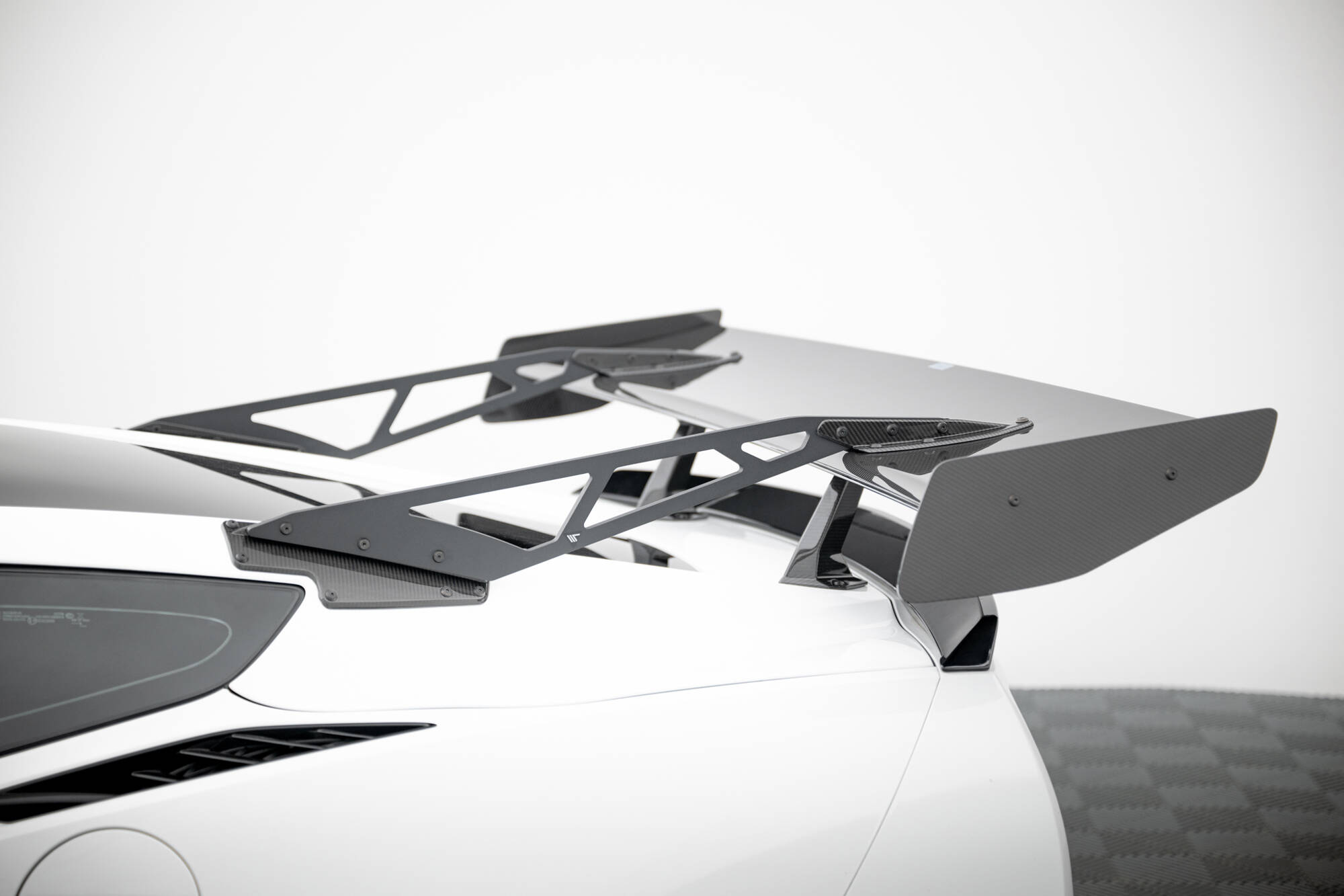 Carbon Heck Spoiler Heckflügel mit Schwan Halterung passend für Chevrolet Corvette Stingray / Grand Sport C7