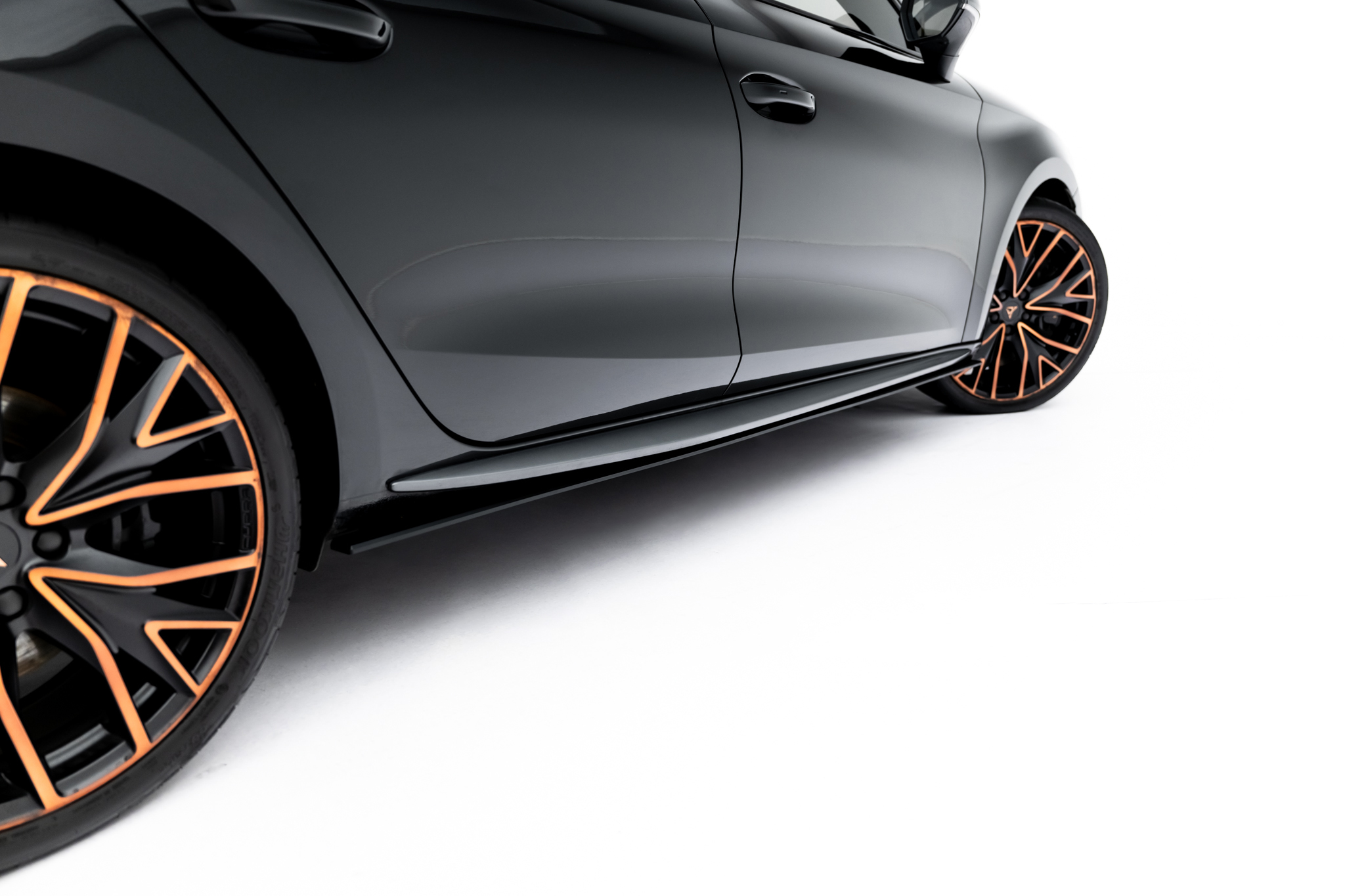 Seitenschweller Ansatz Paar passend für CUPRA Leon ST / Hatchback Aero Mk1 / Mk1 FL roter Kern