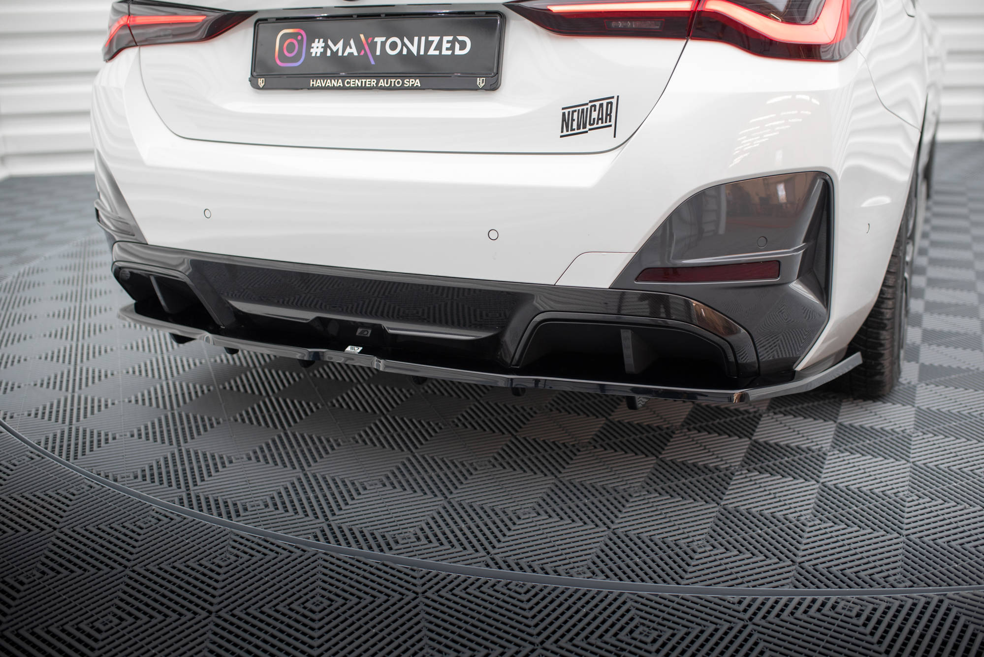 Street+ Mittlerer Diffusor RACE Heck Ansatz V.1 passend für BMW i4 M-Paket G26 schwarz Hochglanz