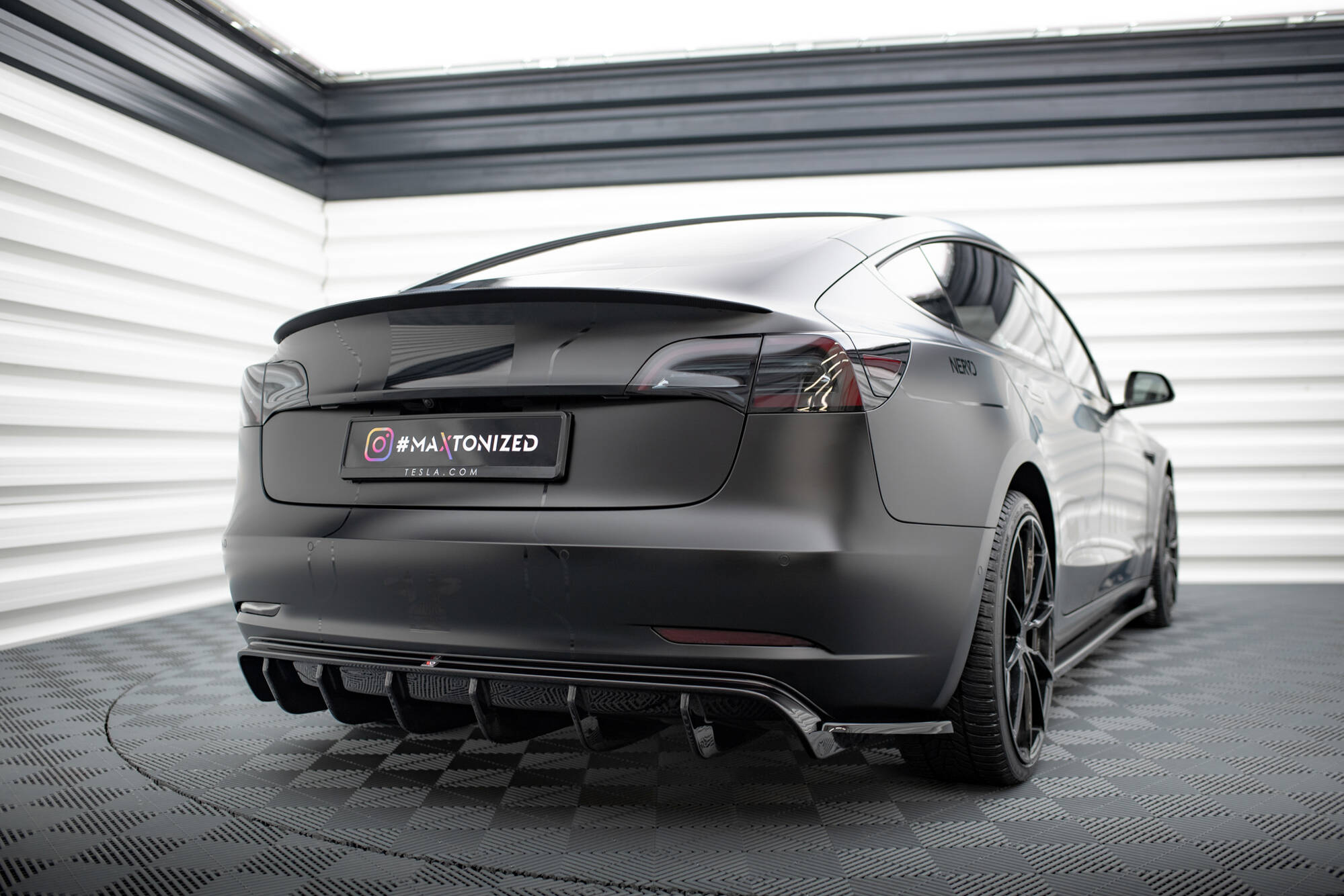 Heckansatz Diffusor V.2 passend für Tesla Model 3 schwarz Hochglanz