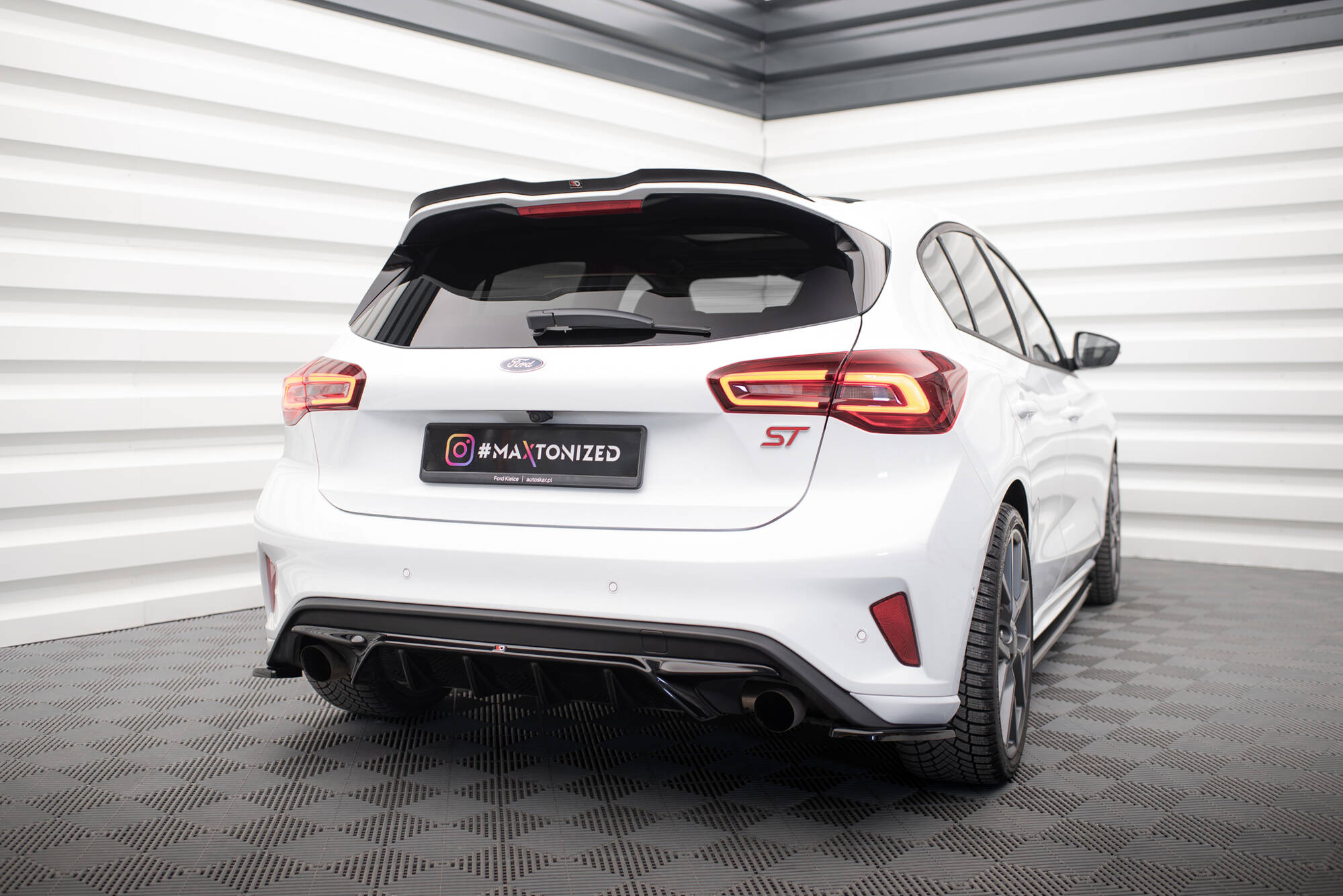 Heck Ansatz Flaps Diffusor V.1 für Ford Focus ST Mk4 schwarz Hochglanz