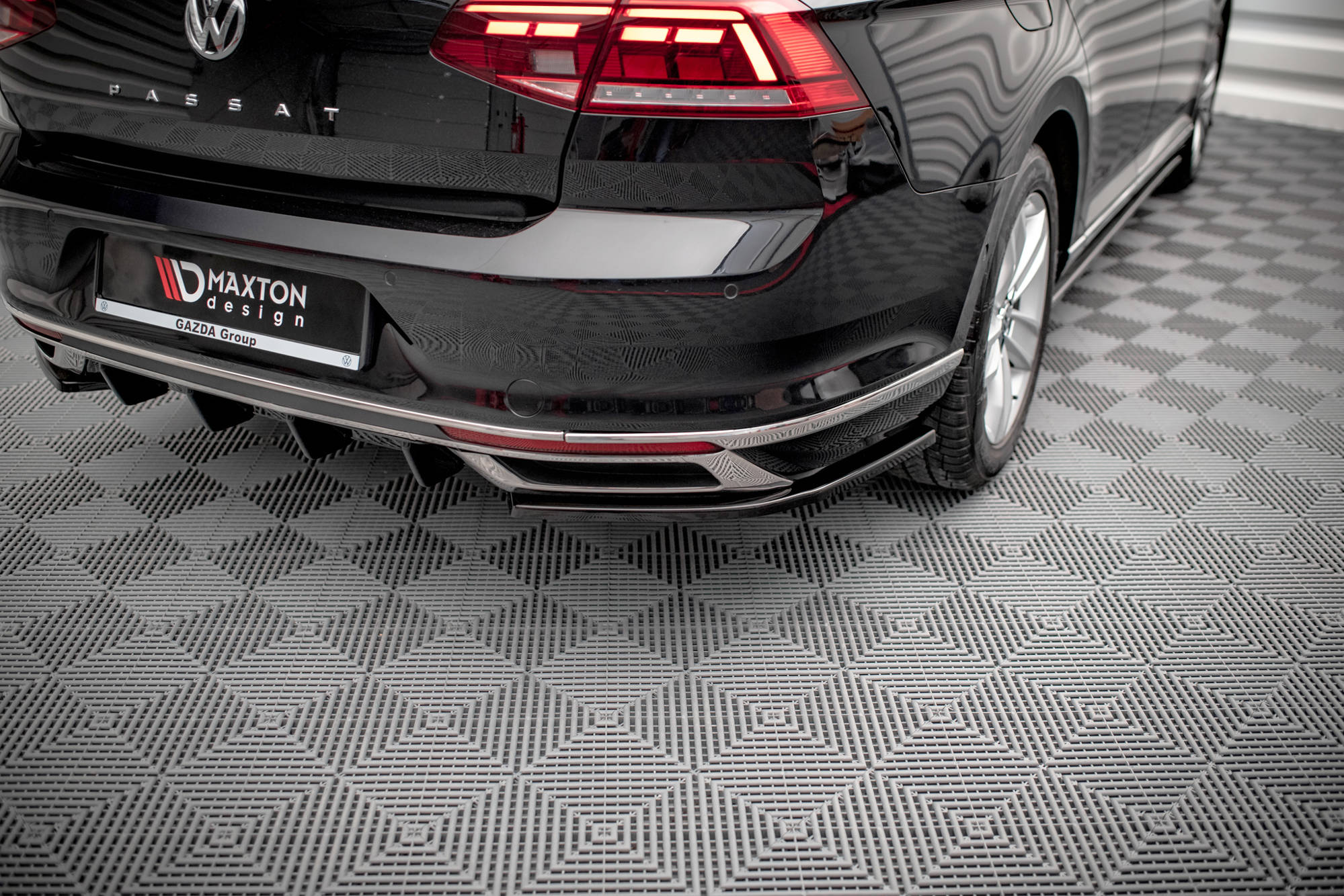 Street+ Heck Ansatz Flaps passend für VW Passat B8 FL schwarz Hochglanz