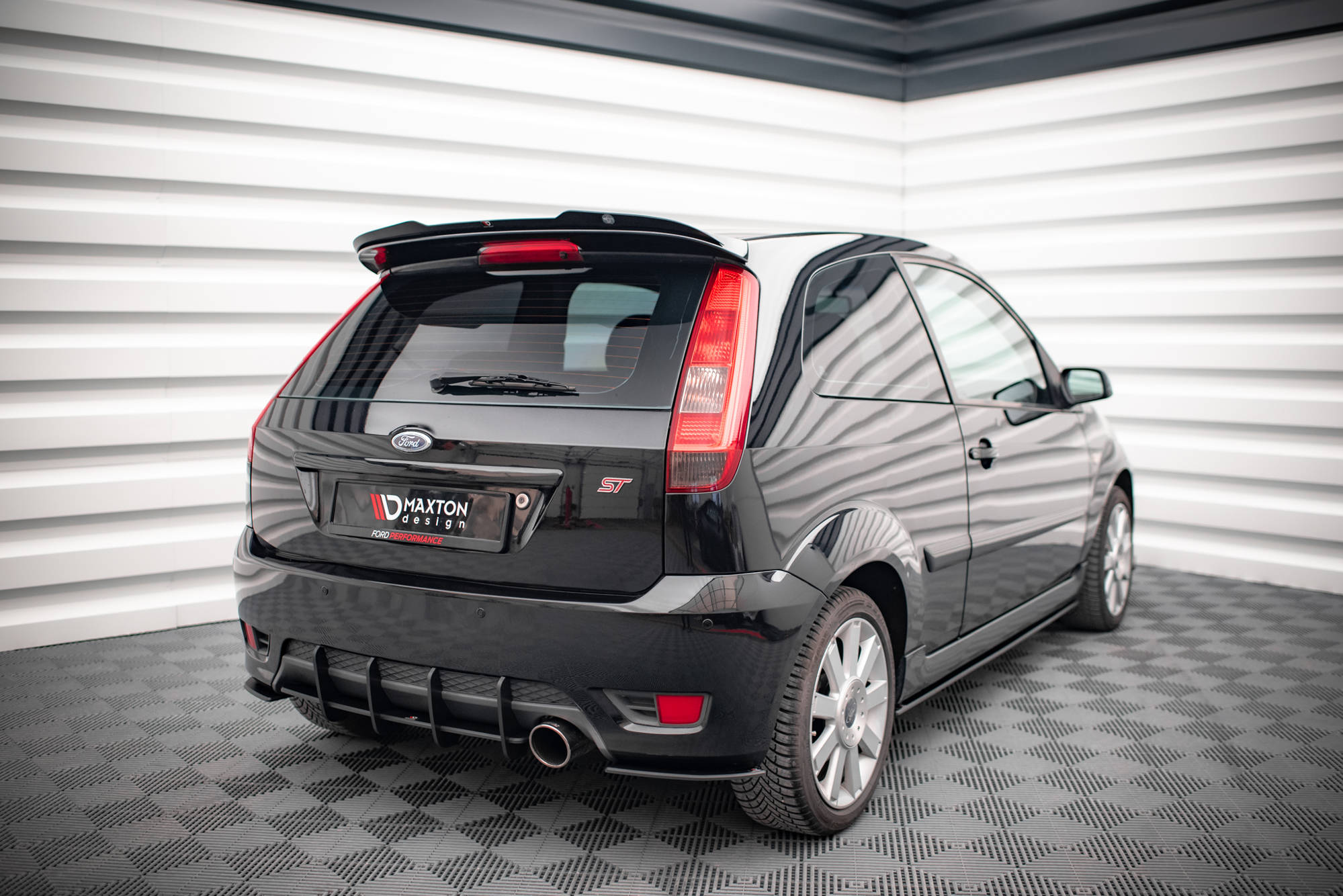 Spoiler CAP V.2 für Ford Fiesta ST Mk6 schwarz Hochglanz