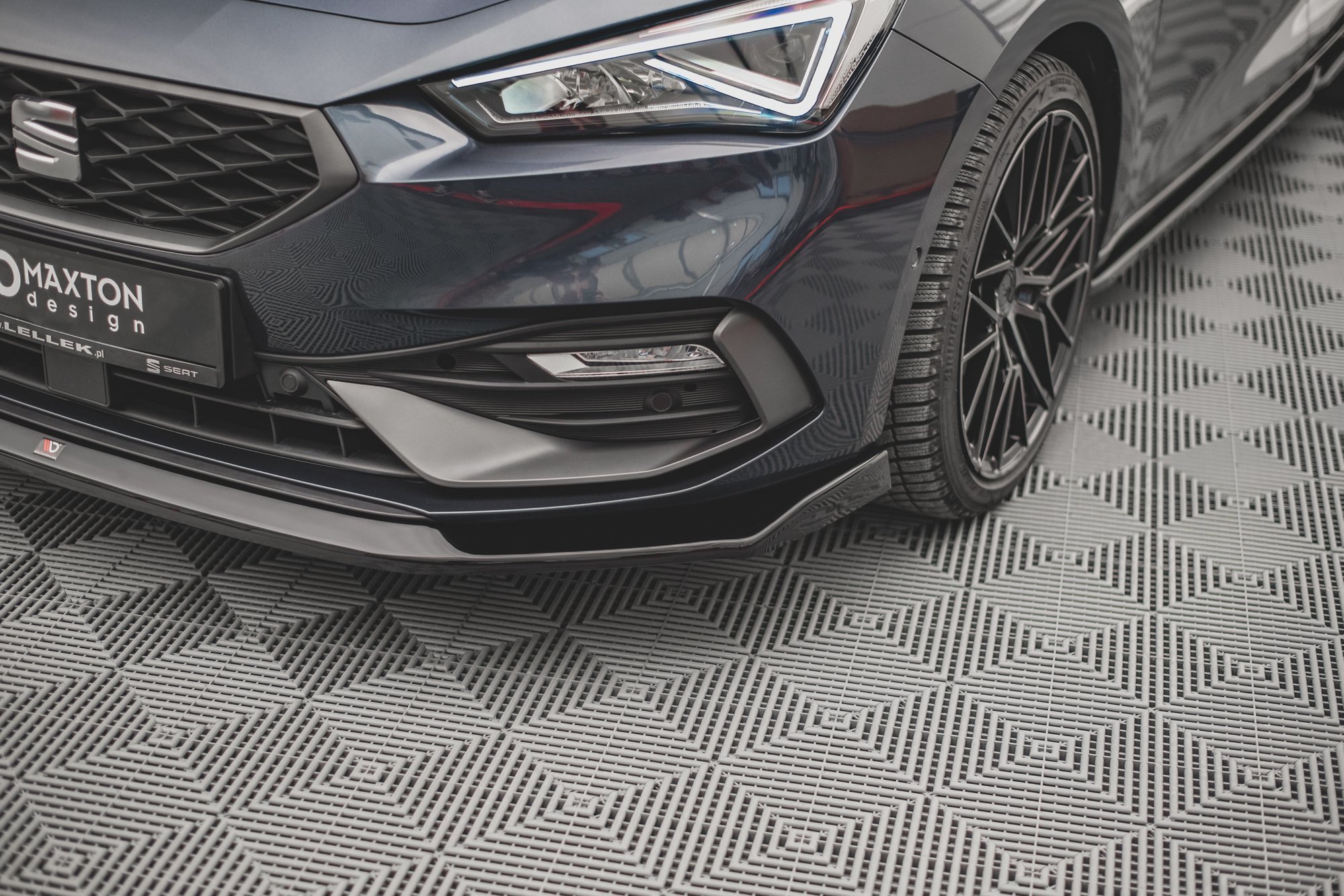 Street+ Spoilerlippe Front Ansatz V.3 passend für Seat Leon FR Mk4 schwarz Hochglanz