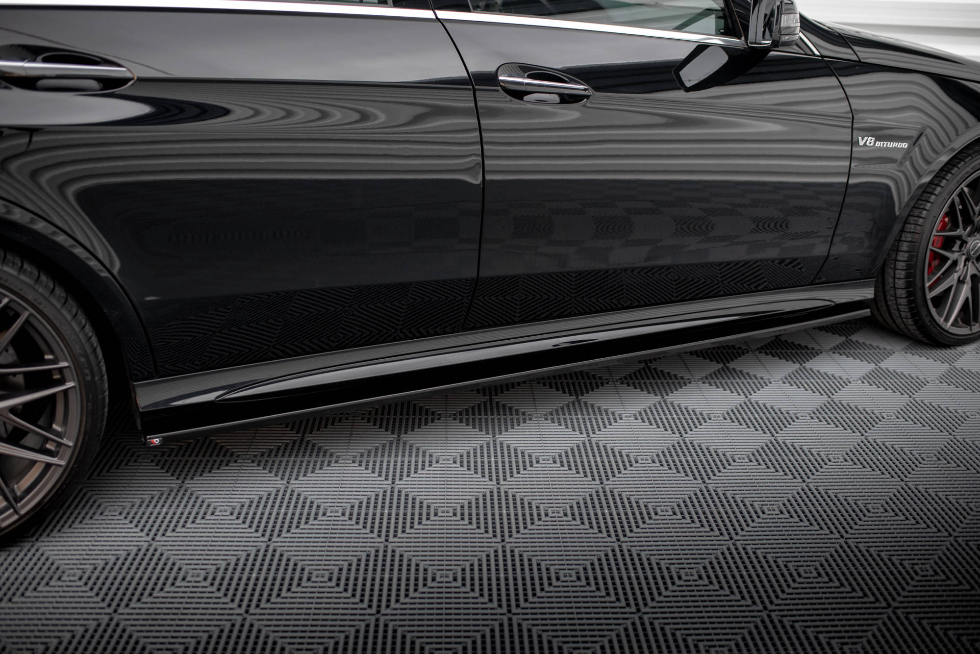 Street+ Seitenschweller Leisten passend für Mercedes E63 AMG / AMG-Line Limousine W212 FL schwarz Hochglanz