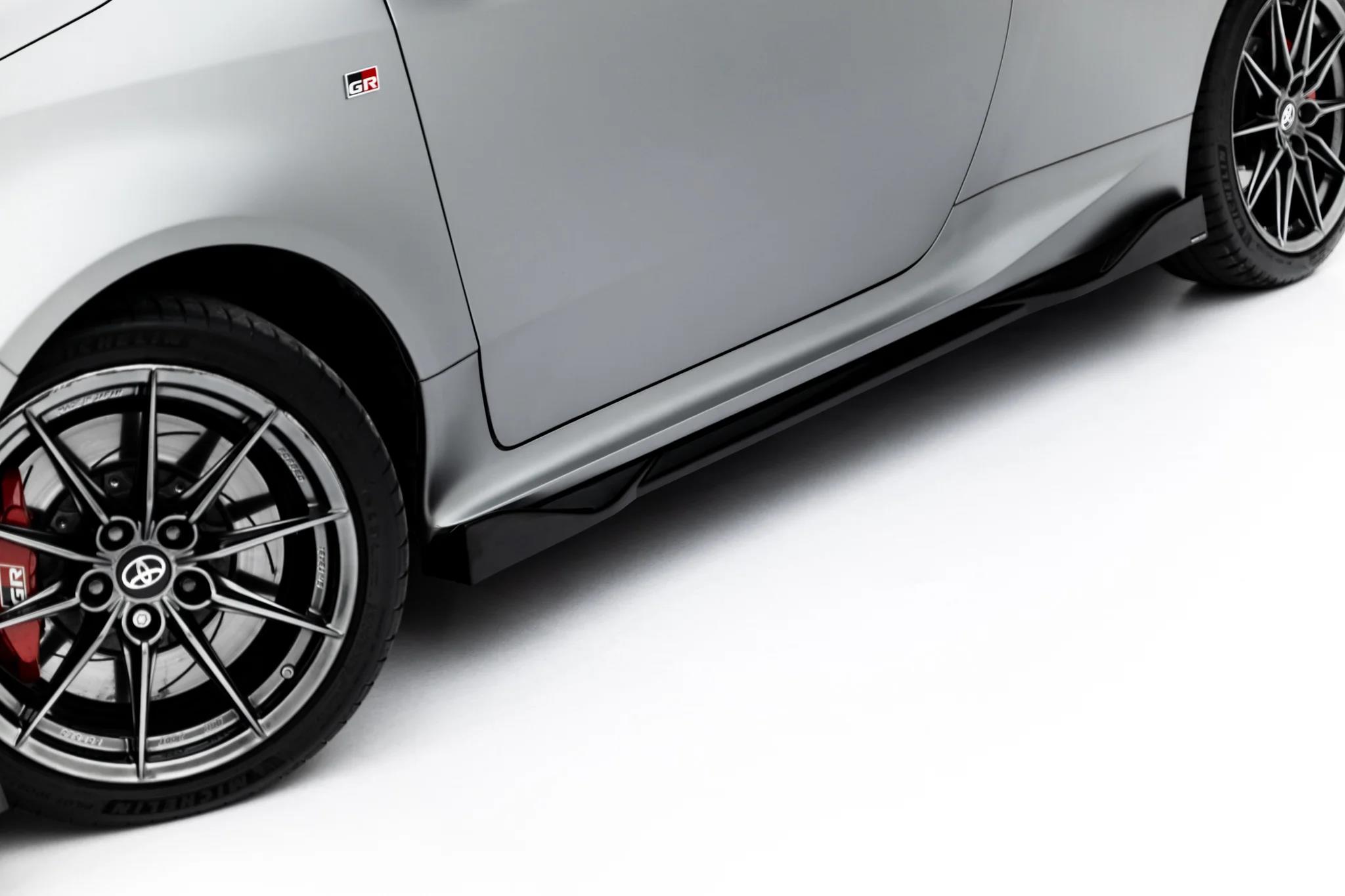 Seitenschweller Ansatz Paar V.2 passend für Toyota GR Yaris Mk4 Facelift schwarz Hochglanz