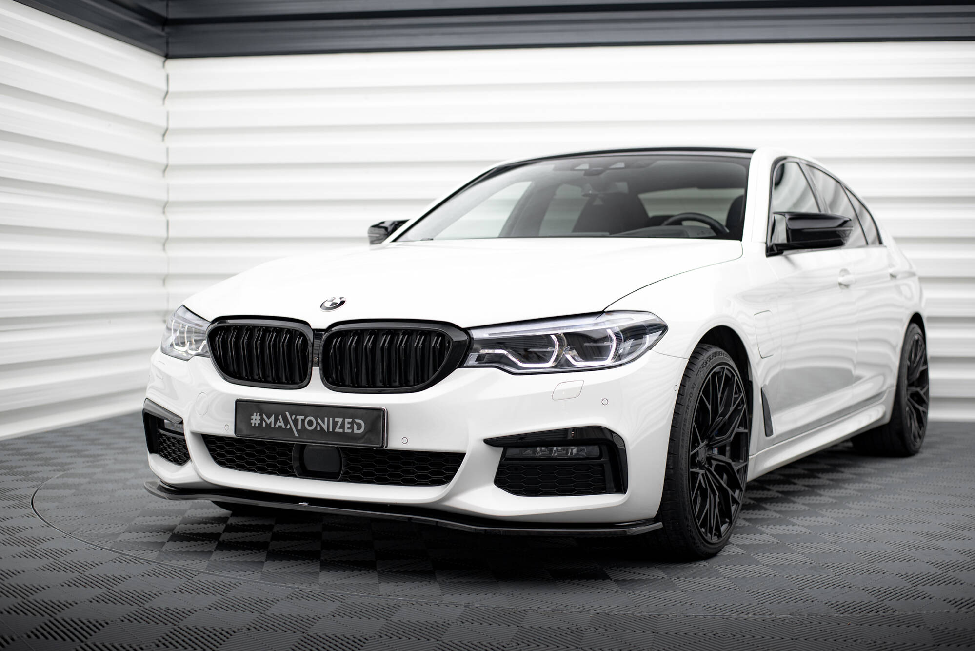 Front Ansatz V.2 für BMW 5er M-Paket / M550d / M550i G30/ G31 M-Paket schwarz Hochglanz
