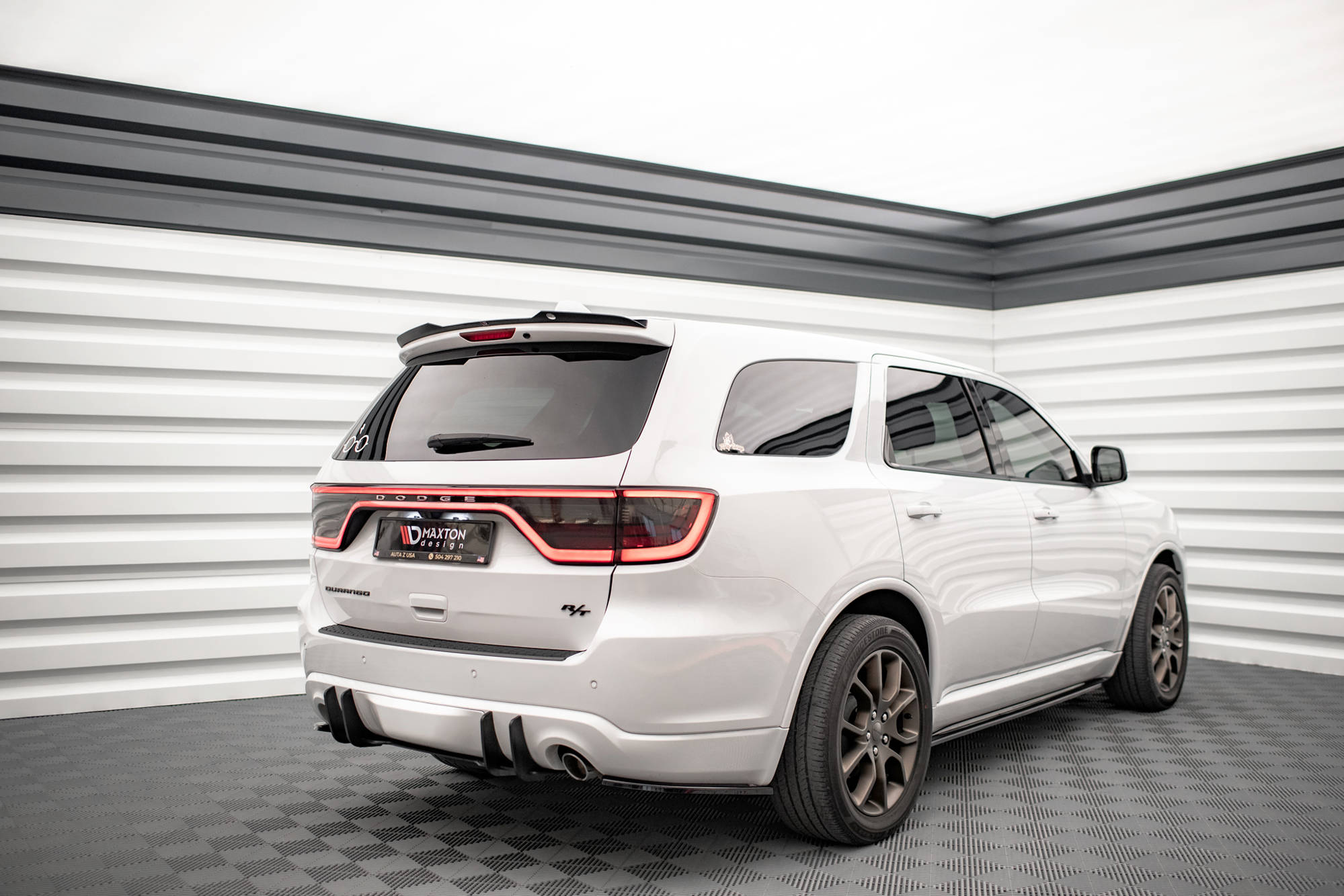 Street Pro Heckschürze Heck Ansatz Diffusor passend für Dodge Durango RT Mk3 schwarz-rot
