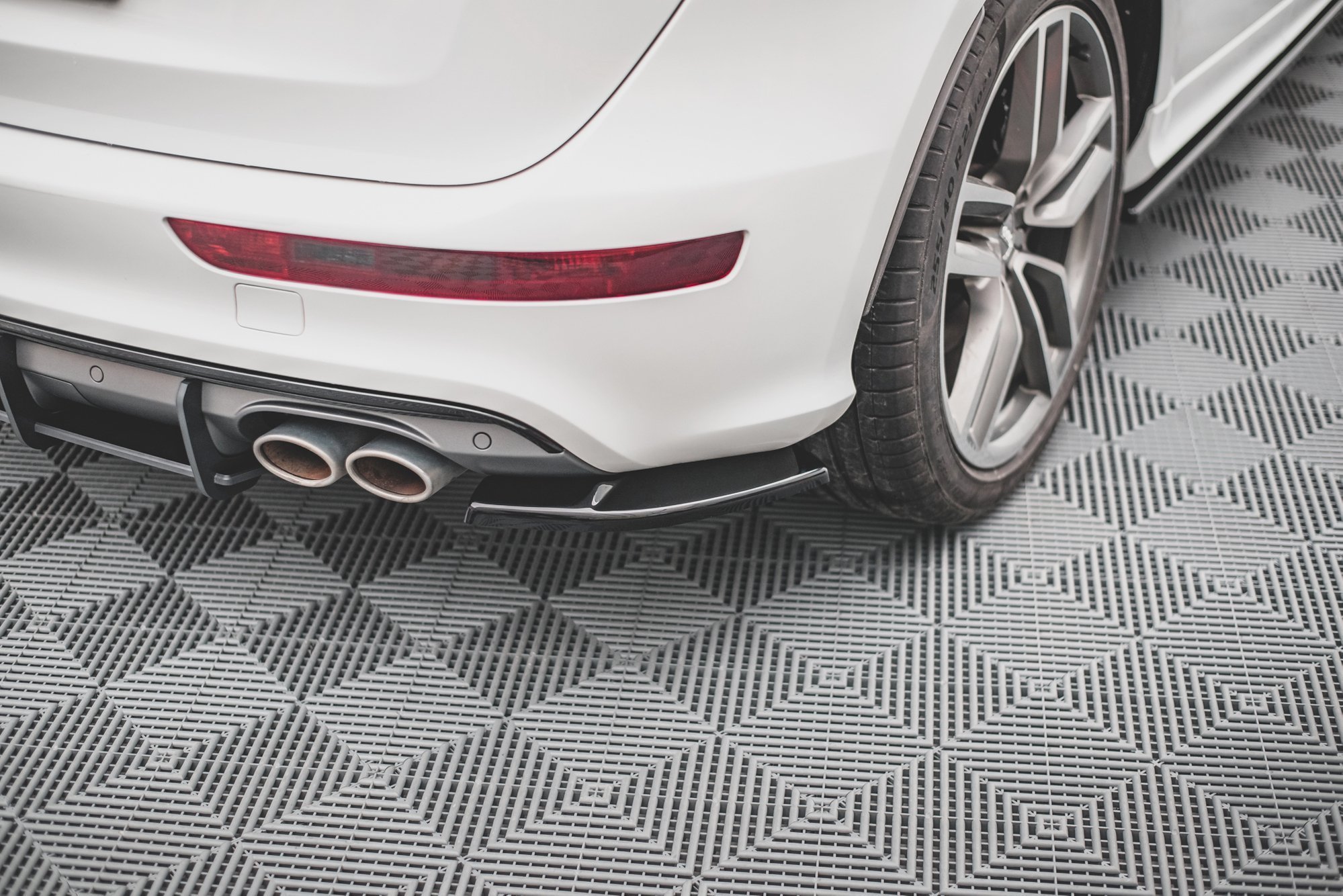Street+ Heck Ansatz Flaps passend für Audi SQ5 Mk1 8R schwarz Hochglanz
