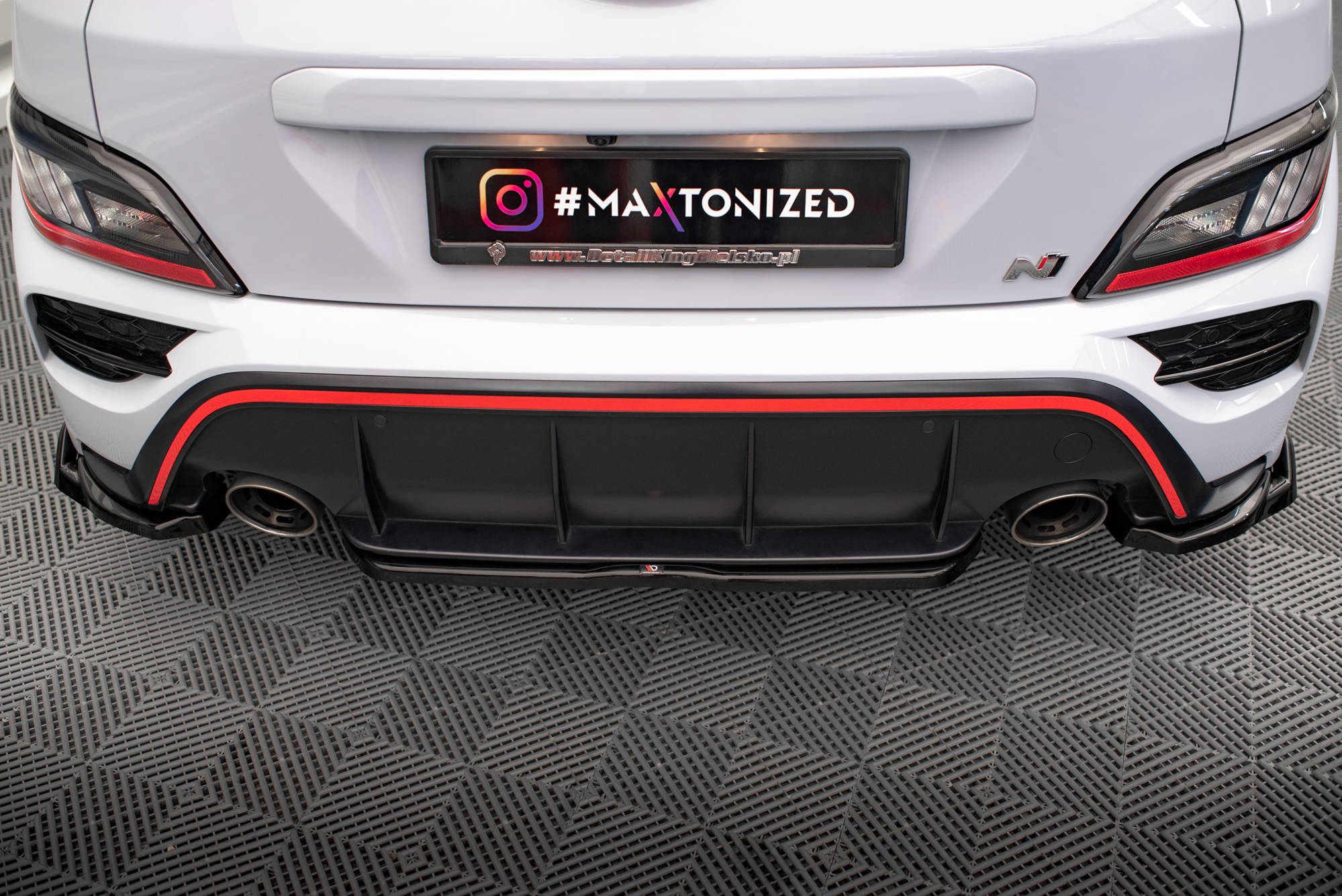 Street+ Mittlerer Diffusor Heck Ansatz passend für Hyundai Kona N Mk1 schwarz Hochglanz