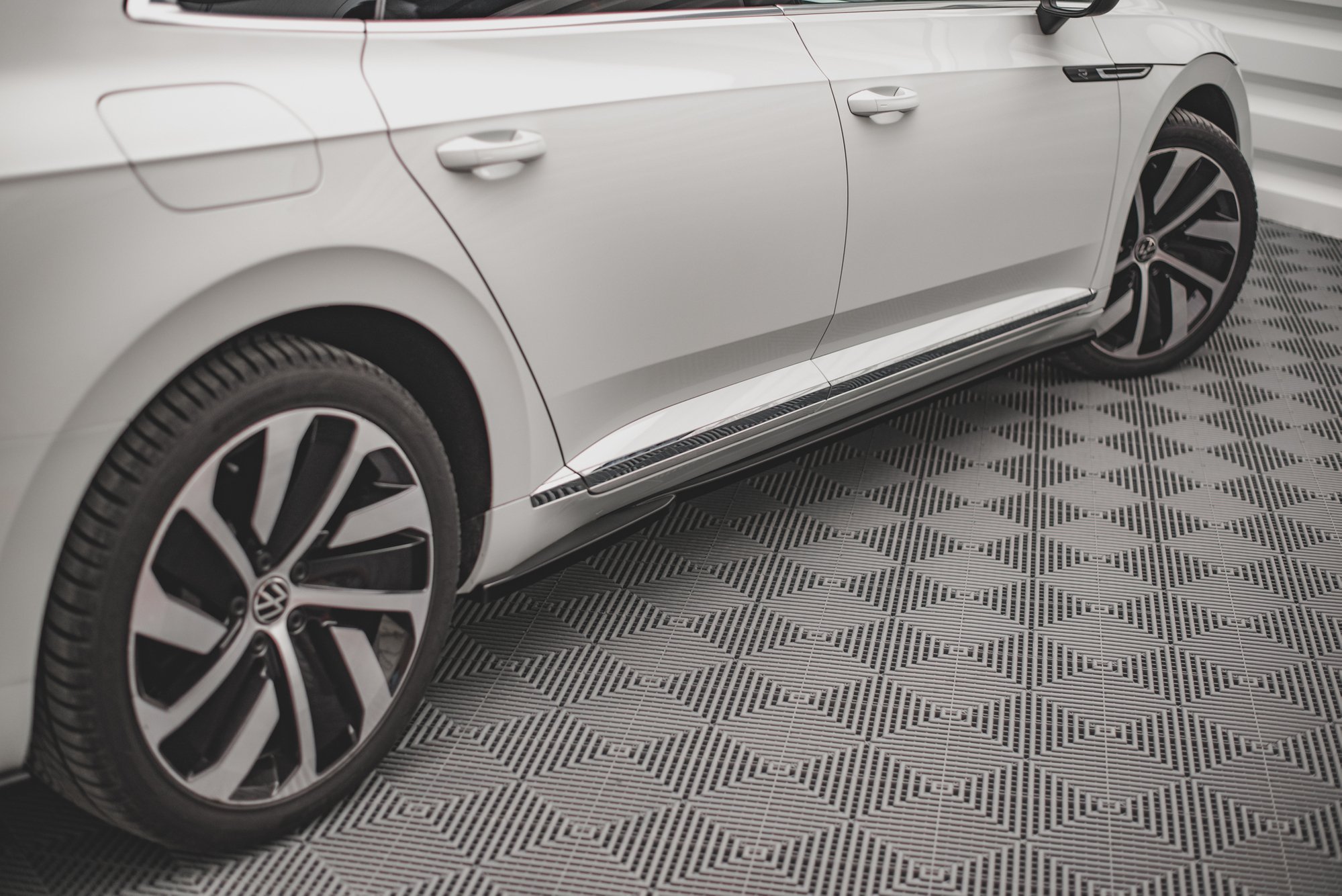 Street+ Seitenschweller Leisten passend für VW Arteon R/ R-Line Limousine / Shooting Brake Mk1 FL schwarz Hochglanz