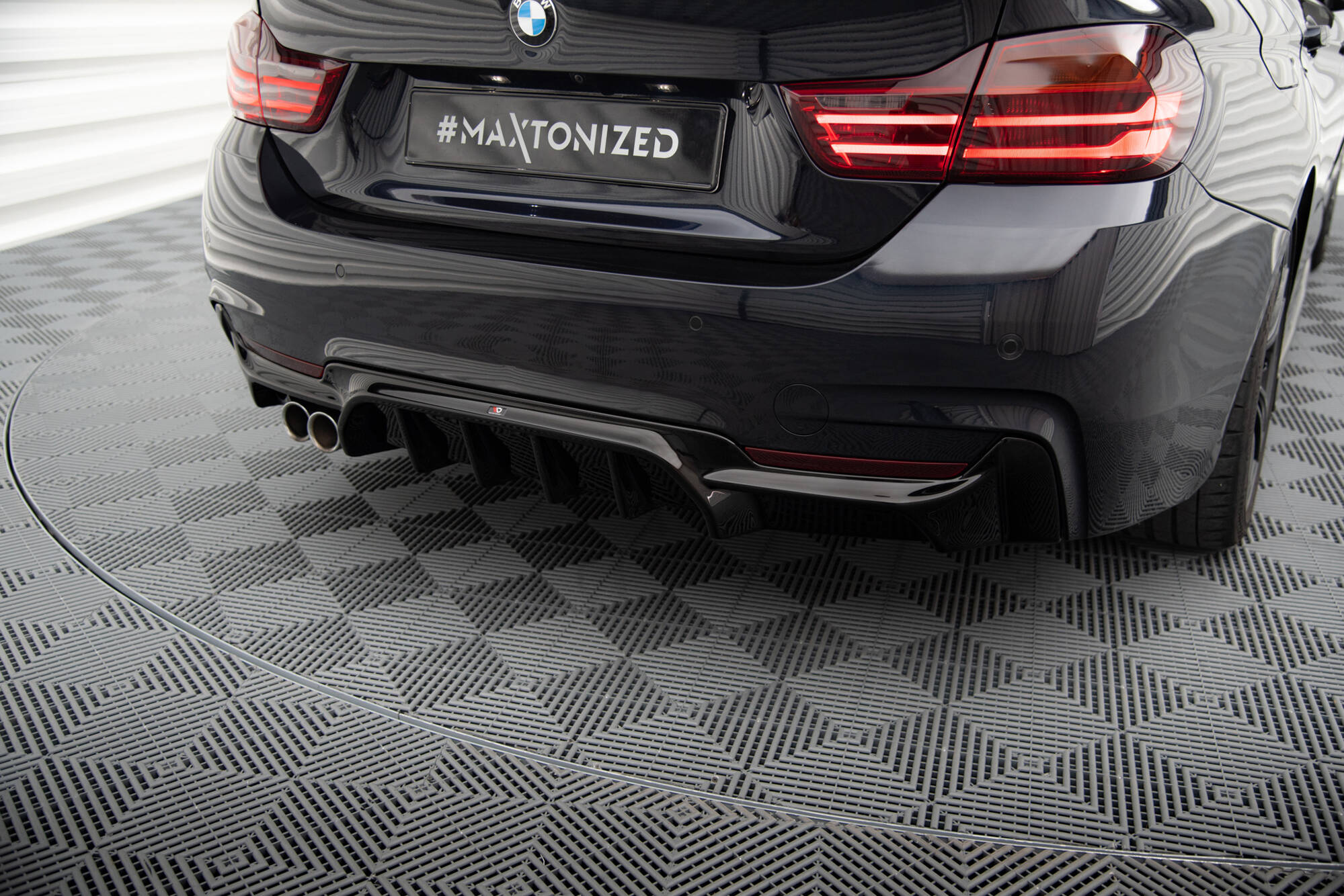 Street+ Heck Ansatz Diffusor passend für BMW 4er Coupe / Gran Coupe / Cabrio M-Paket F32 / F36 / F33 Einzelauspuff li. schwarz Hochglanz