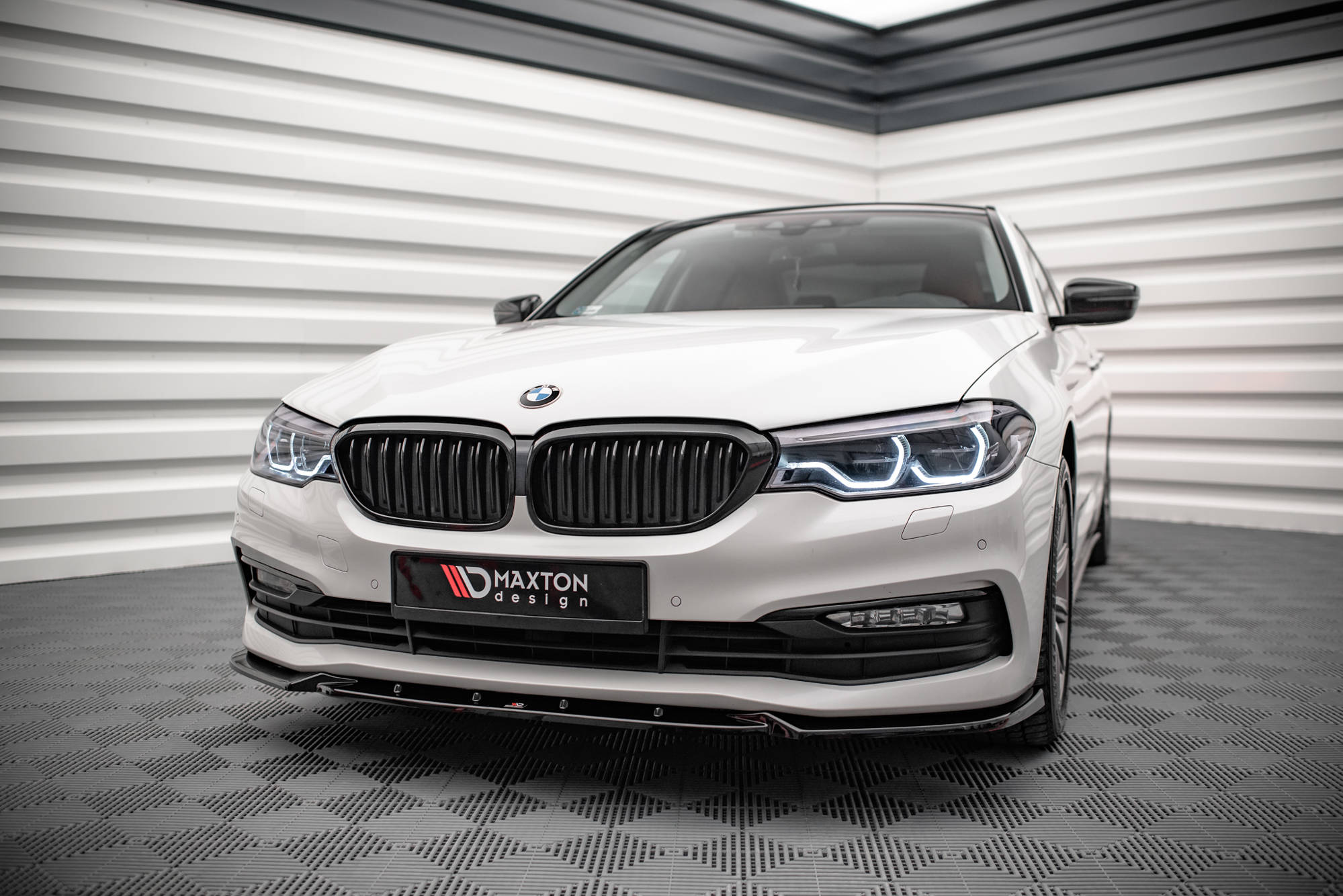 Street+ Spoilerlippe Front Ansatz V.2 passend für BMW 5er G30 / G31 schwarz Hochglanz