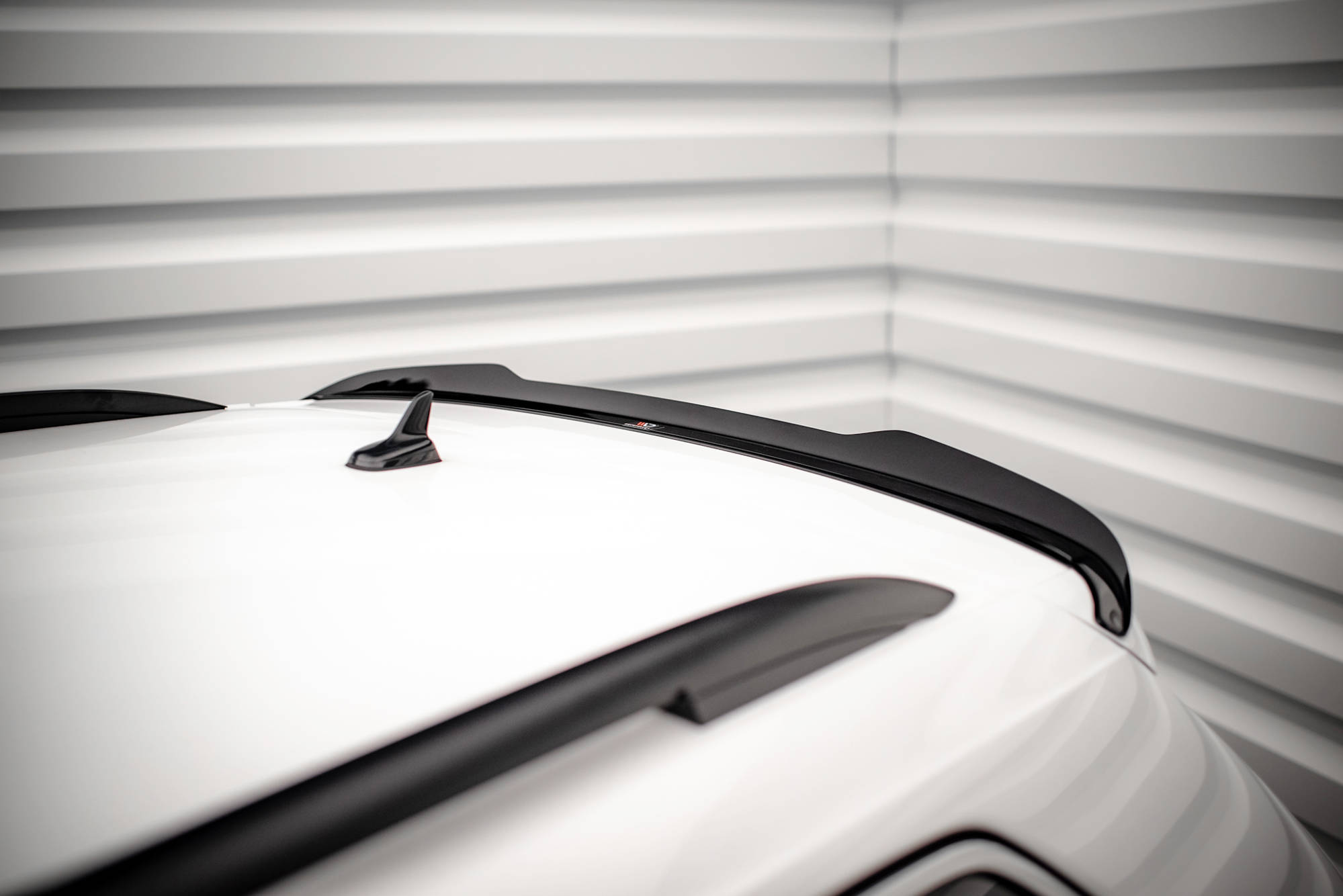 Heck Spoiler Aufsatz Abrisskante passend für VW Tiguan Mk2 schwarz Hochglanz