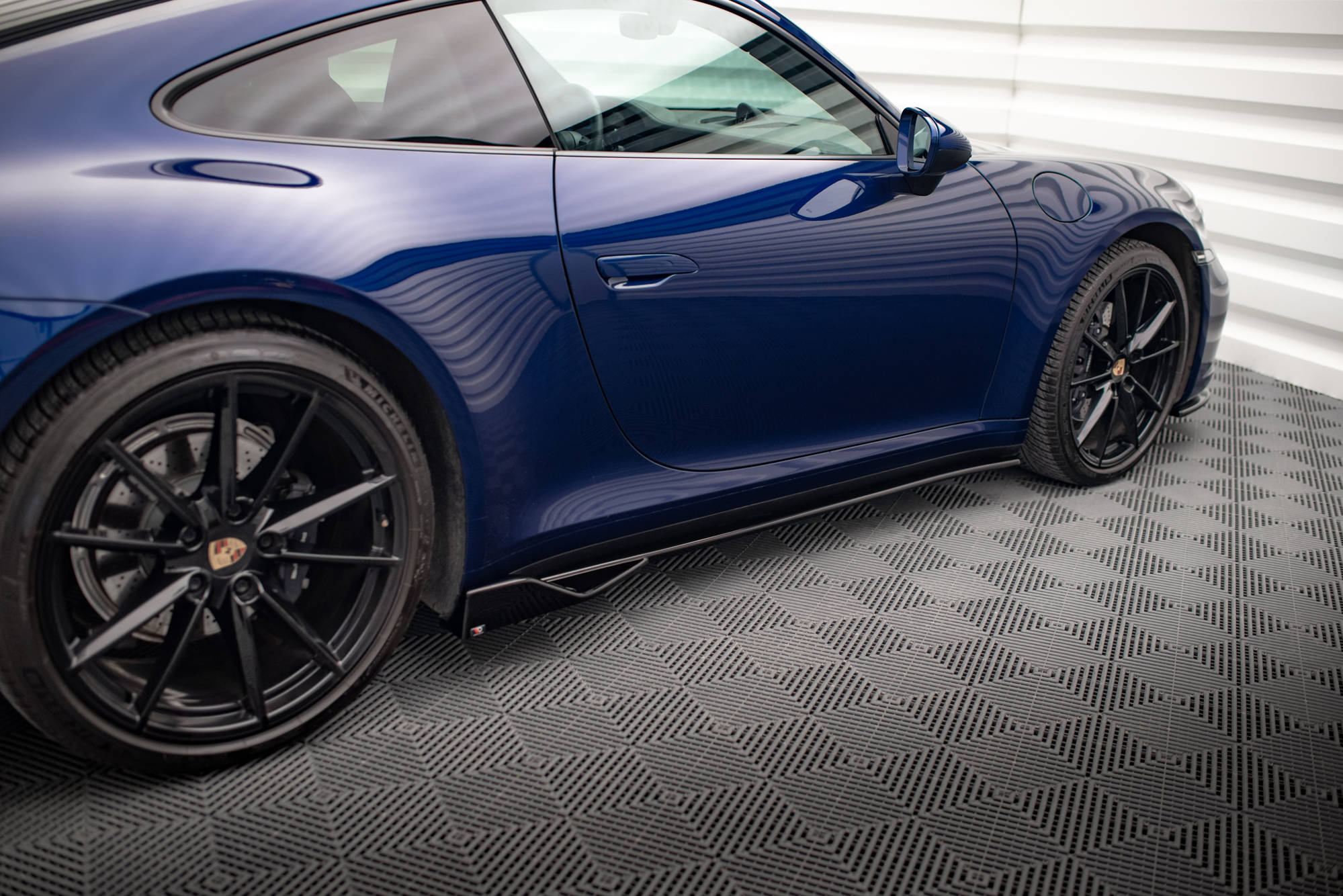 Street+ Seitenschweller Leisten V.2 passend für Porsche 911 Carrera Aero / Carrera GTS 992 schwarz Hochglanz