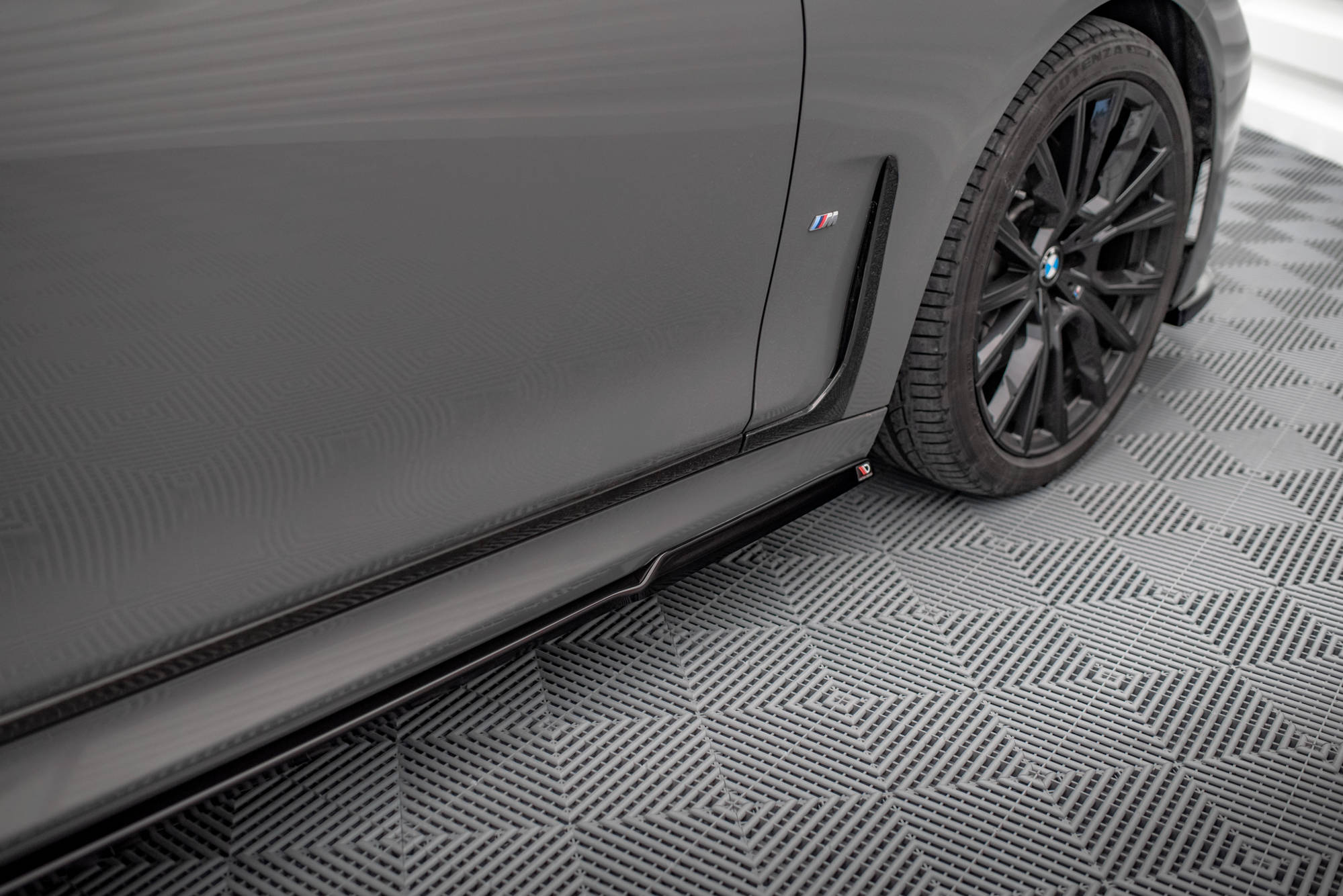 Street+ Seitenschweller Leisten V.1 passend für BMW 7 M-Paket G11 schwarz Hochglanz