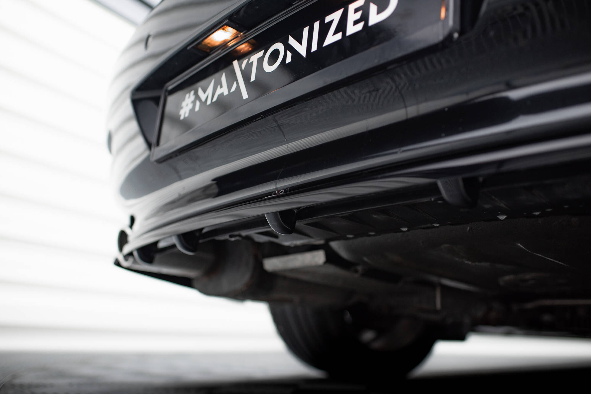 Street+ Mittlerer Diffusor RACE Heck Ansatz passend für BMW 6er Coupe / Cabrio E63 / E64 schwarz Hochglanz