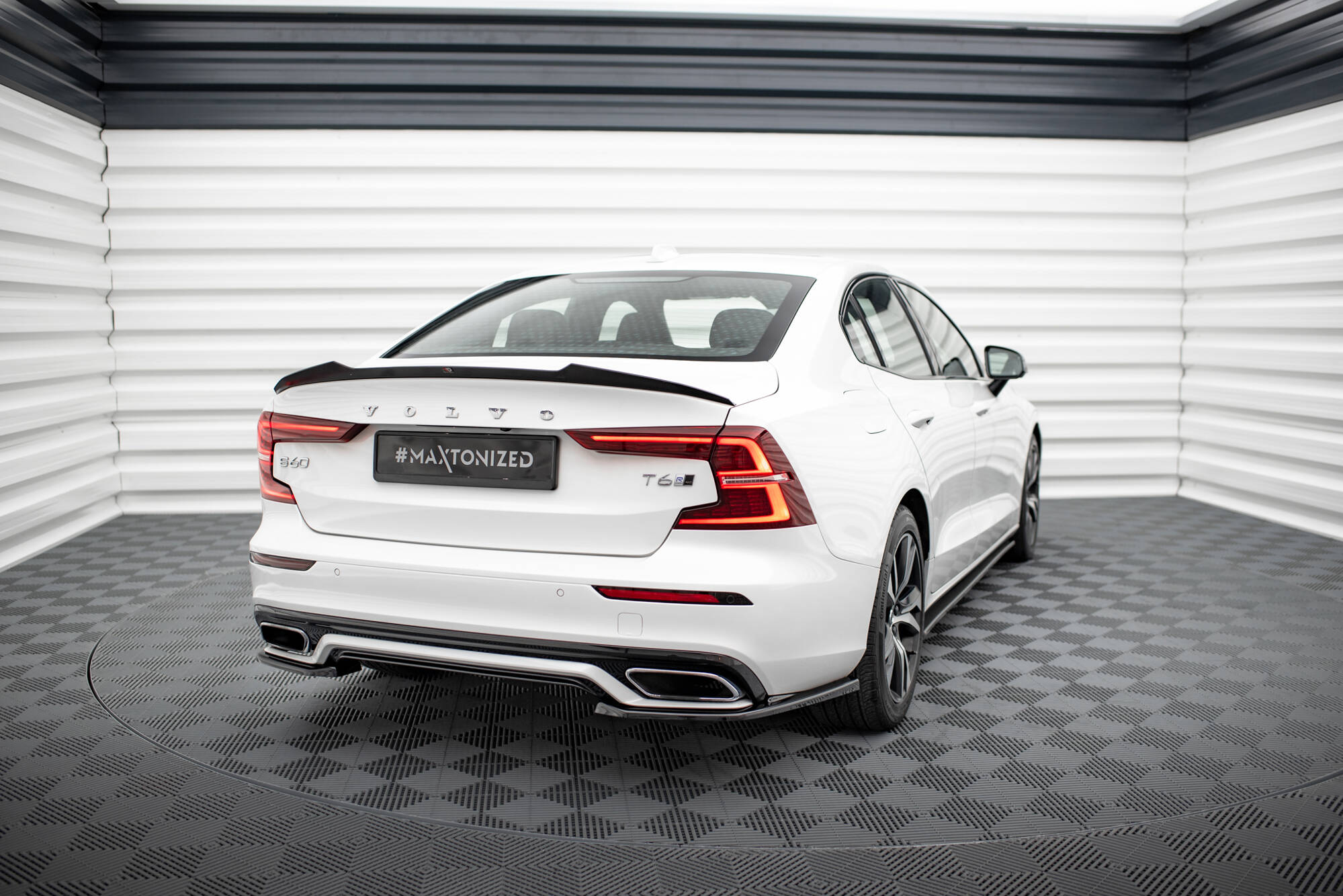 Street+ Heck Ansatz Flaps passend für Volvo S60/V60 R-Design Mk3 schwarz Hochglanz