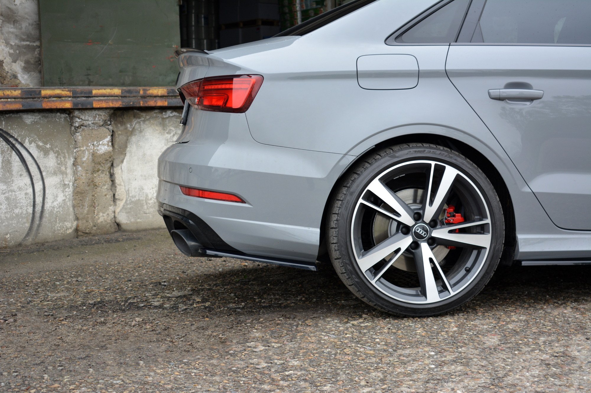 Heck Ansatz Flaps Diffusor für Audi RS3 Limousine 8V Facelift schwarz Hochglanz