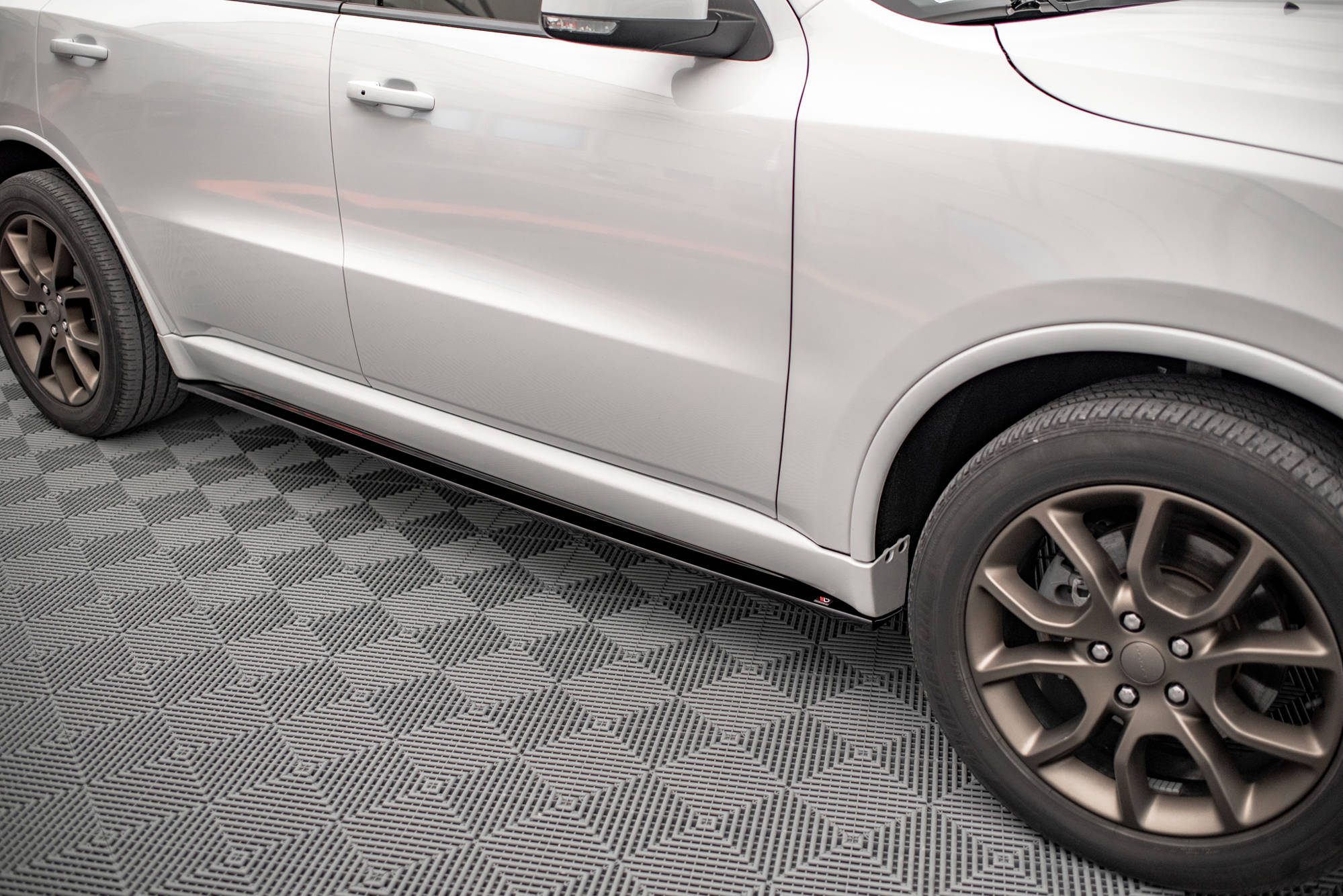 Street+ Seitenschweller Leisten passend für Dodge Durango RT Mk3 schwarz Hochglanz