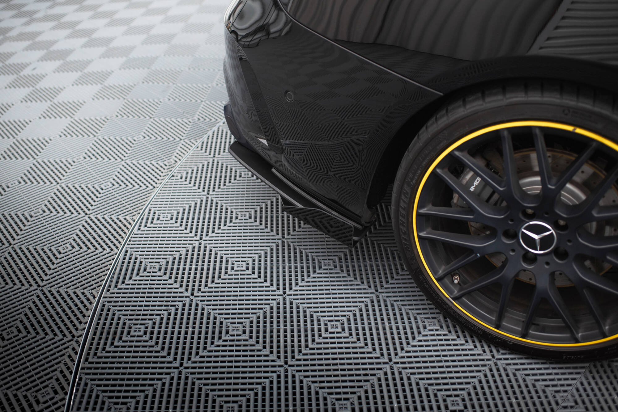 Hintere Seiten Flaps passend für Mercedes-AMG CLA 45 C117 FL schwarz Hochglanz