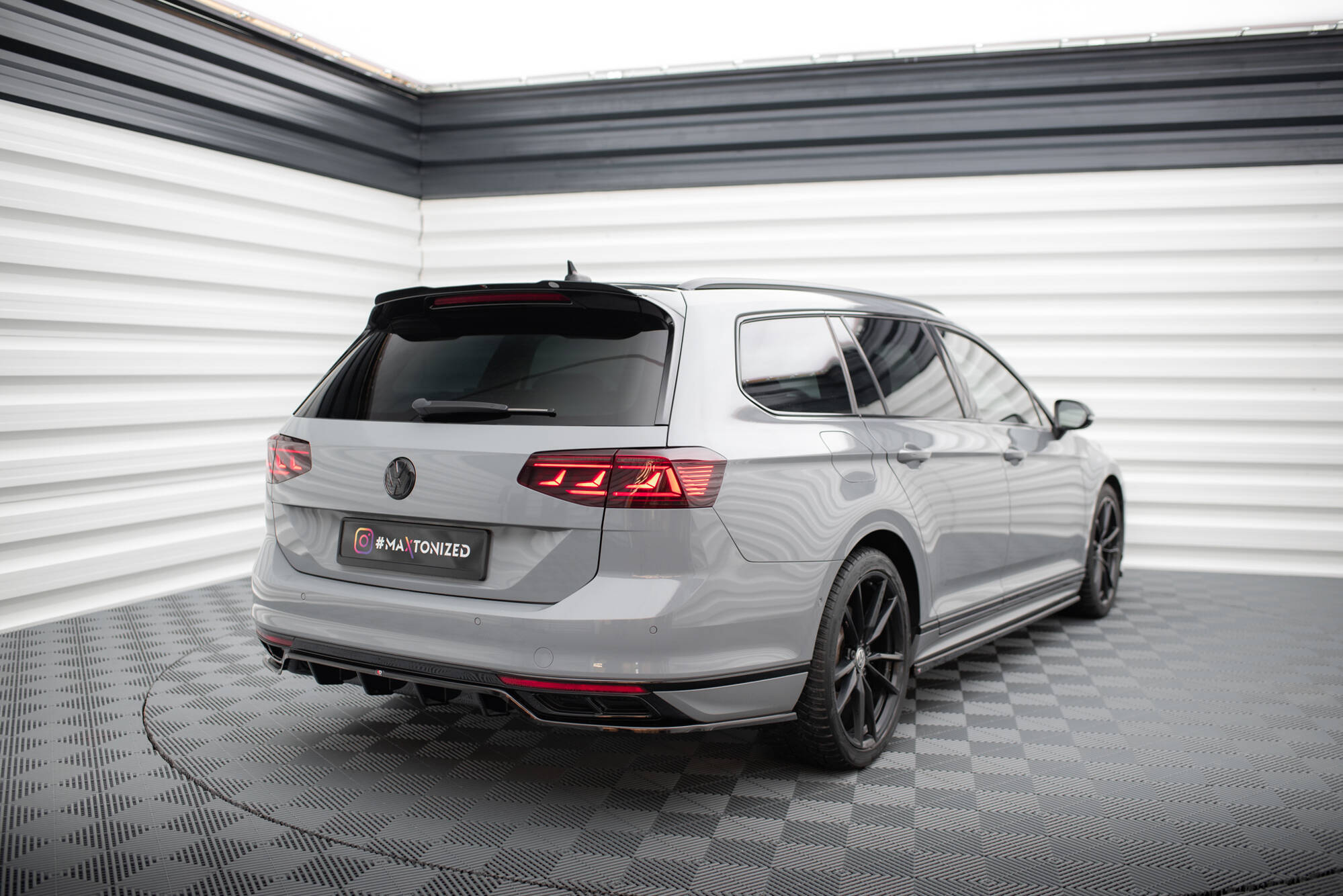 Spoiler CAP für VW Passat R-Line B8 schwarz Hochglanz