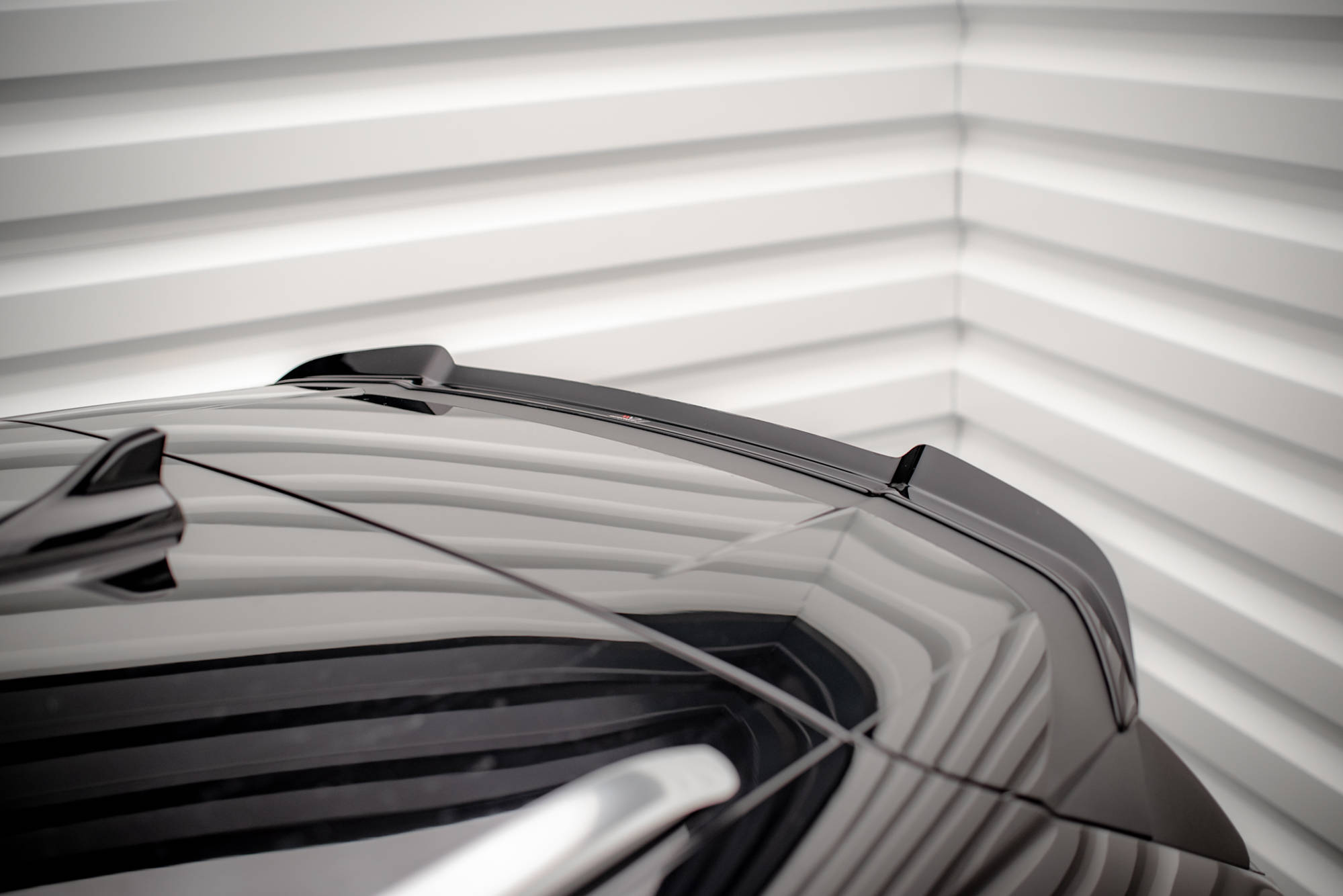 Heck Spoiler Aufsatz Abrisskante passend für Skoda Enyaq iV schwarz Hochglanz